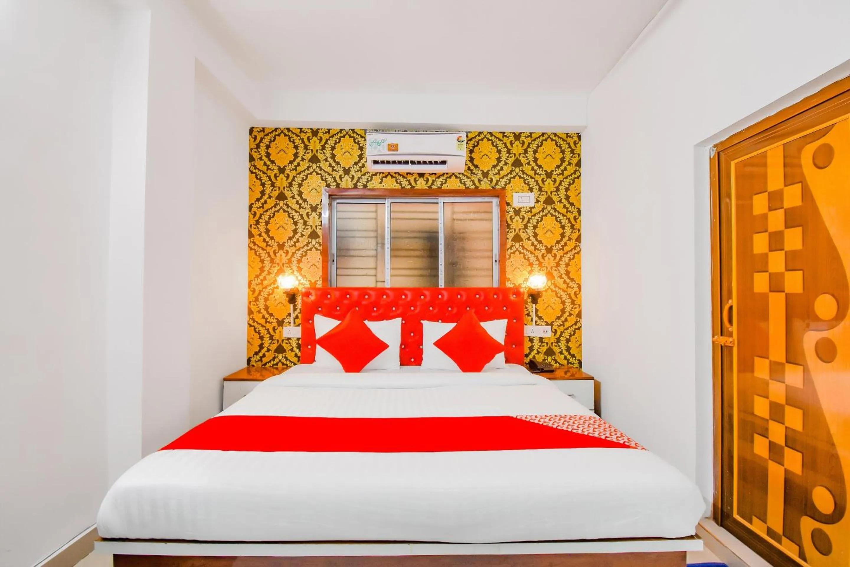 Bedroom, Bed in Super Hotel O Royal Palace