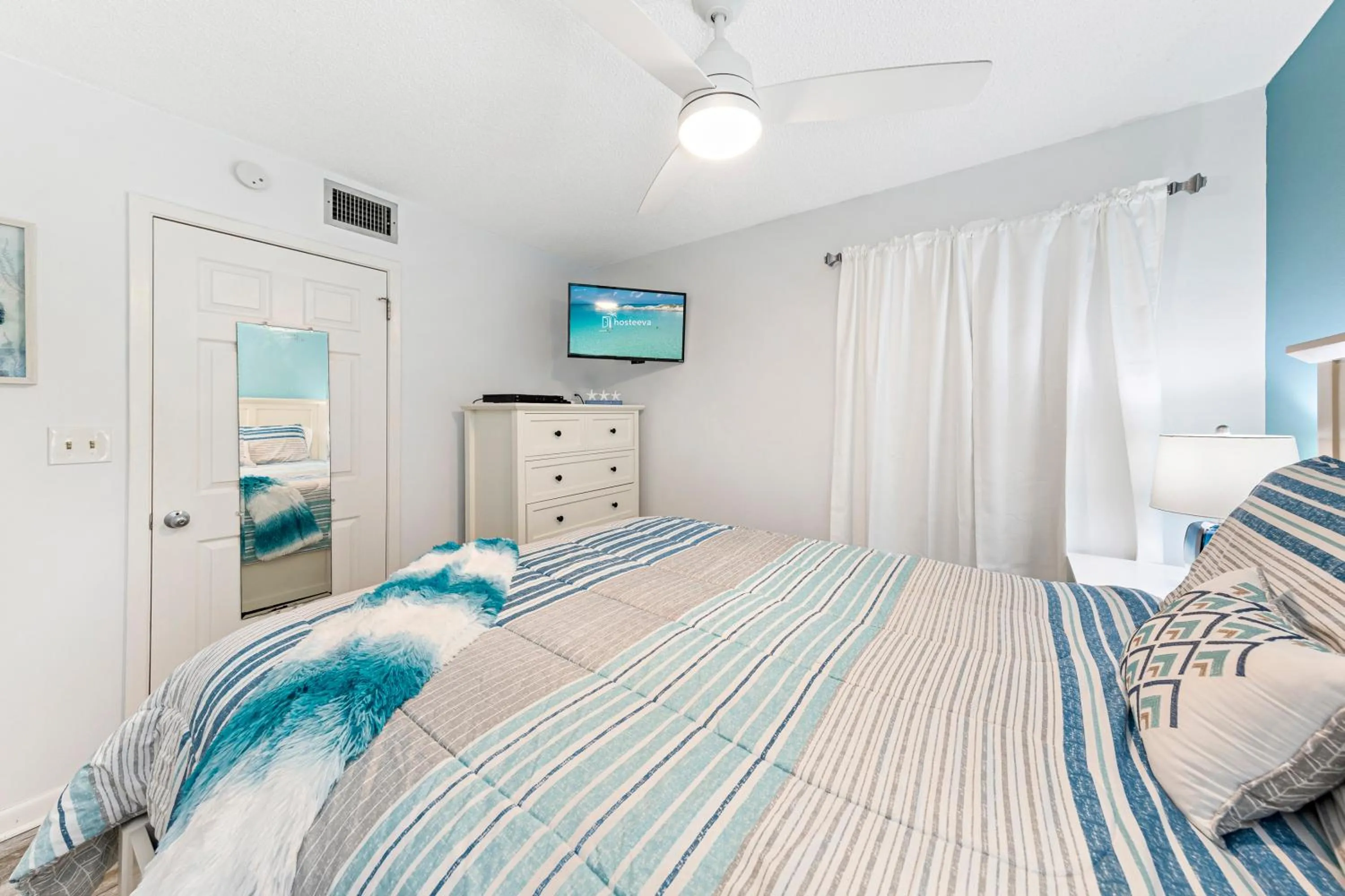 Bedroom, Bed in Phoenix II 2012