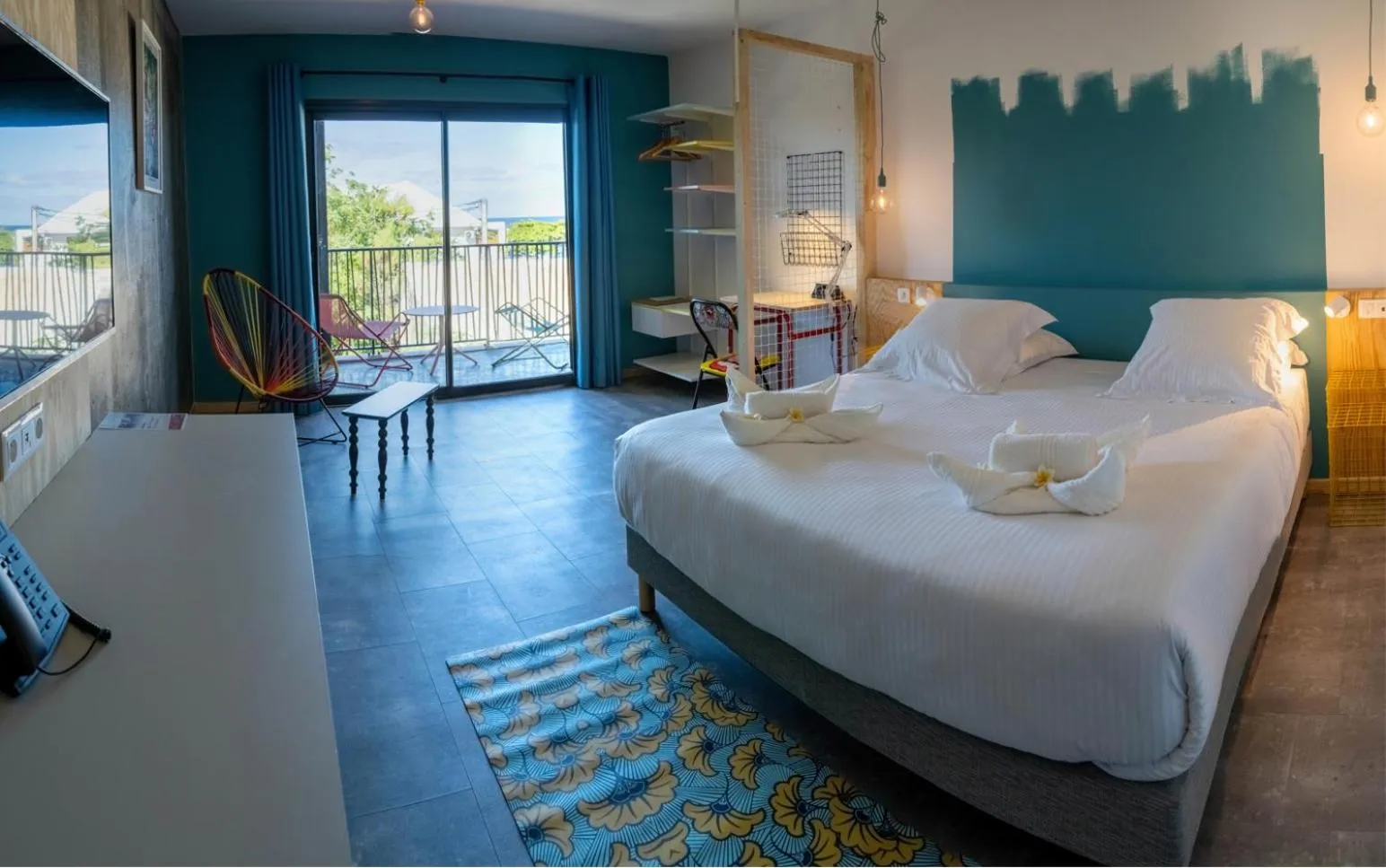 Bedroom, Bed in HÔTEL LE TERRE SAINTE