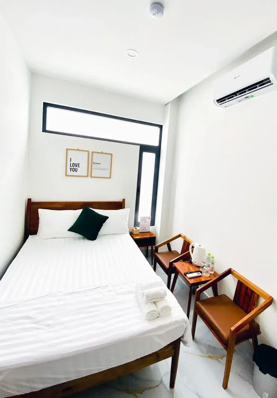 Queen Room in Hero Hostel & Billiards Queen Room in Hero Hostel & Billiards