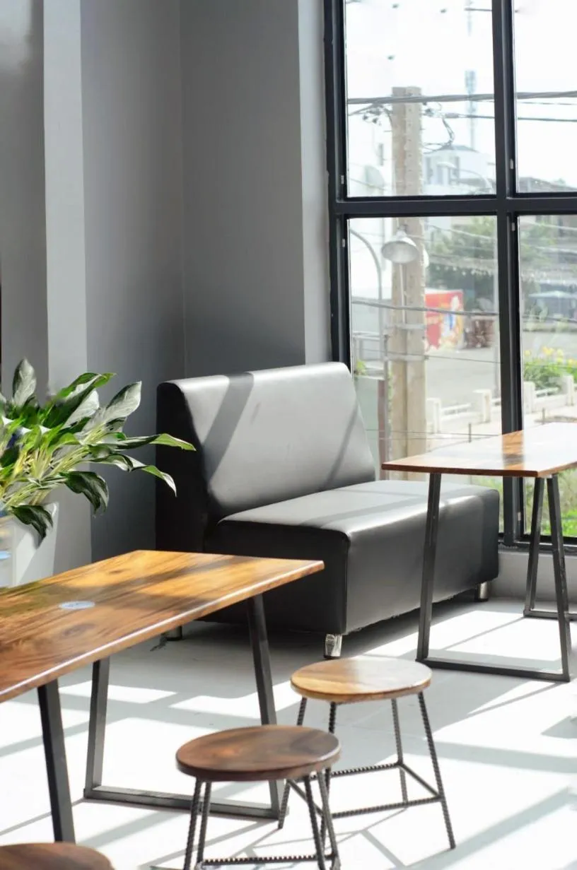 Restaurant/places to eat in Hero Hostel & Billiards