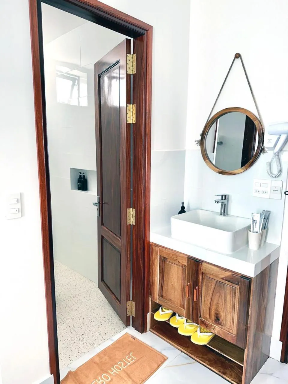 Shower in Hero Hostel & Billiards