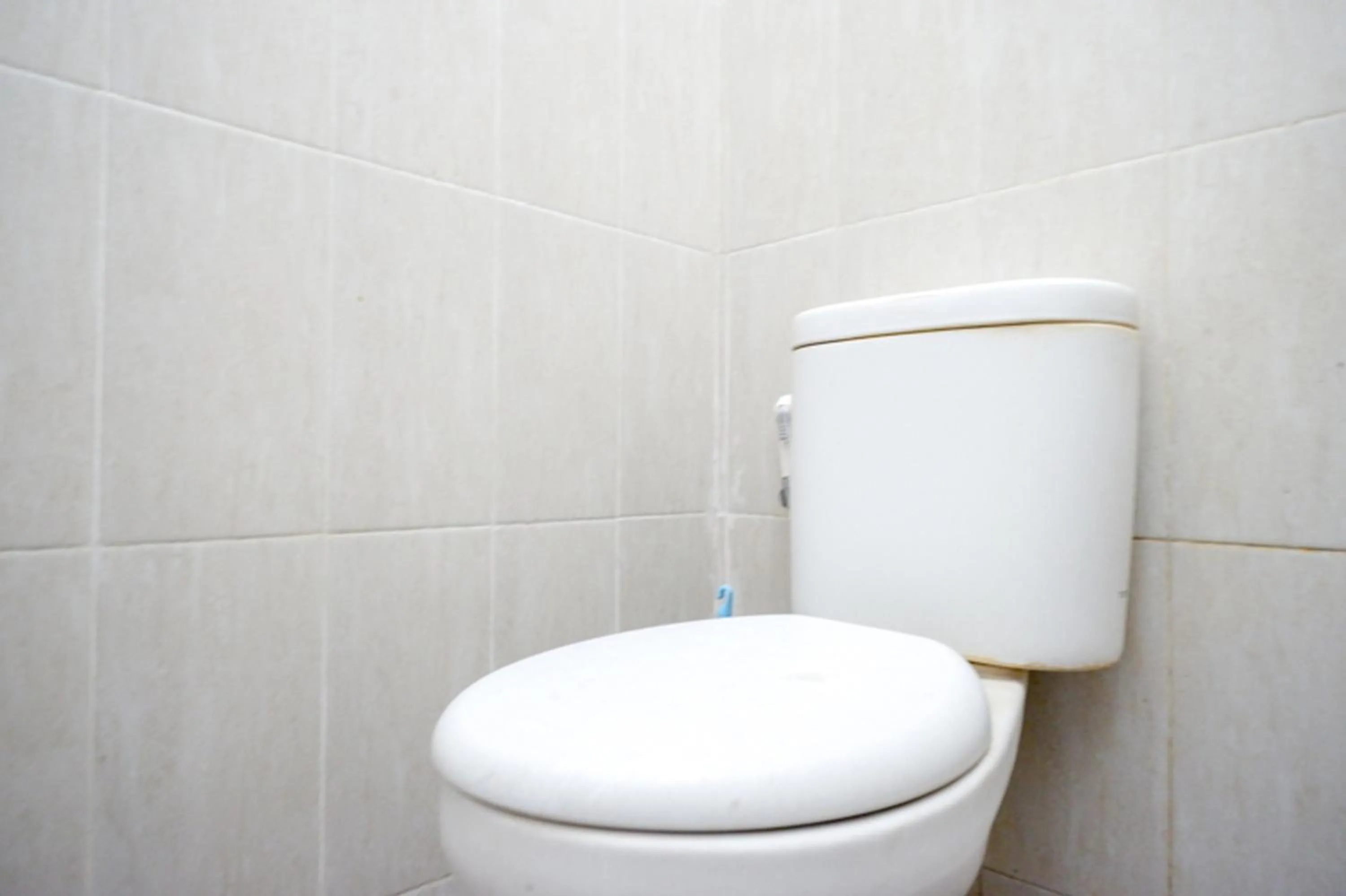 Toilet in RedDoorz Syariah near UMS Solo - RSO Soeharso