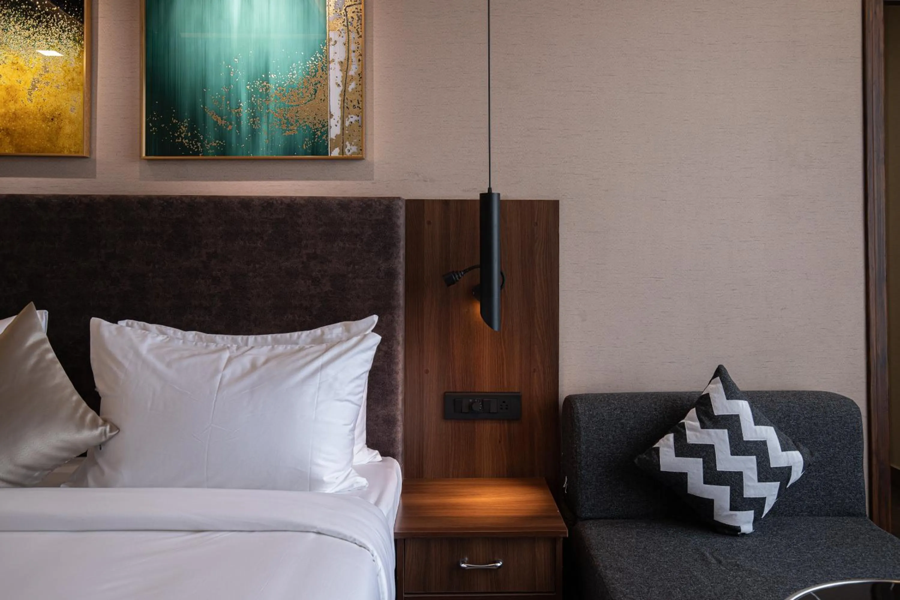 Bed in Windstone Residency