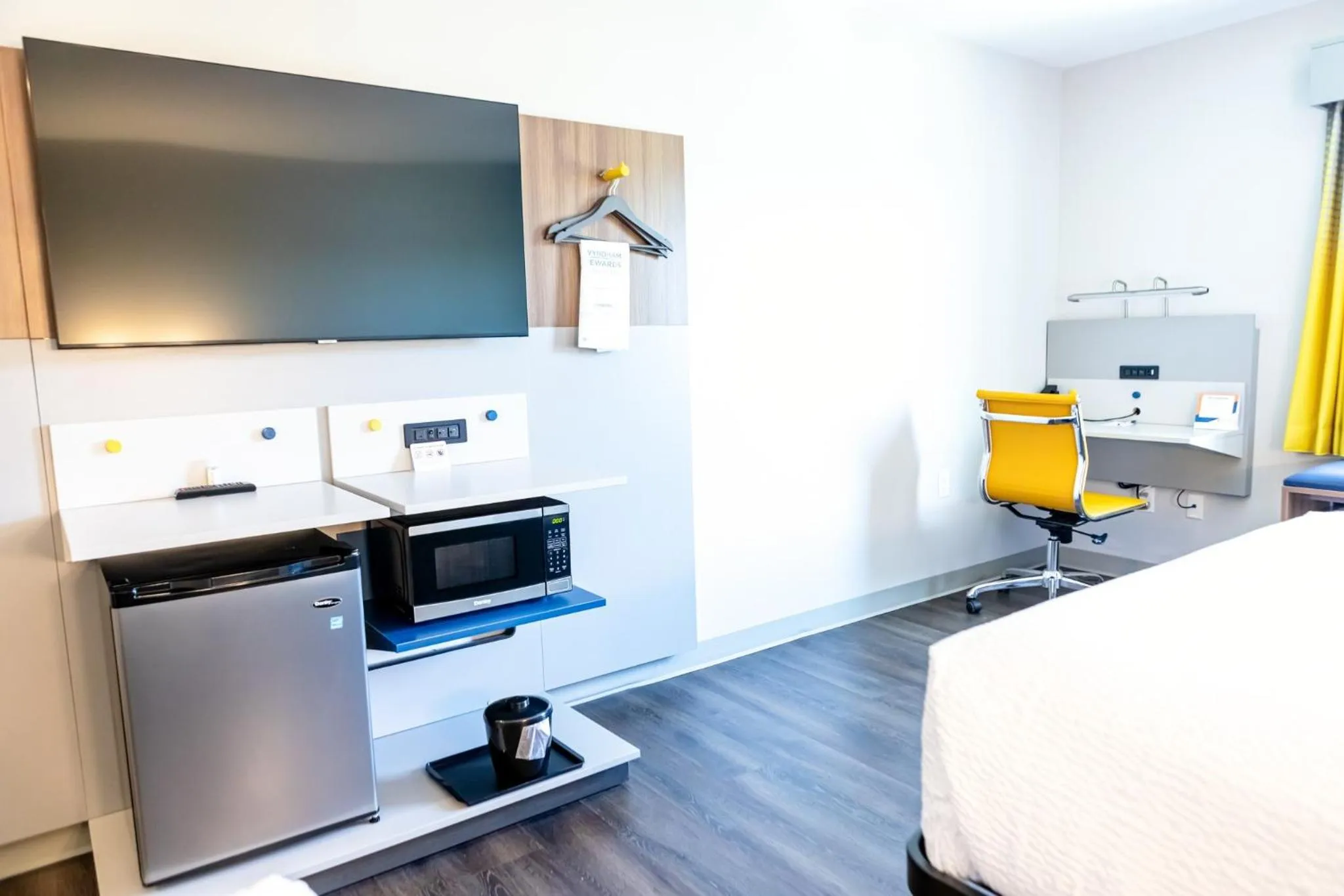 TV and multimedia in Microtel Inn & Suites by Wyndham Milford