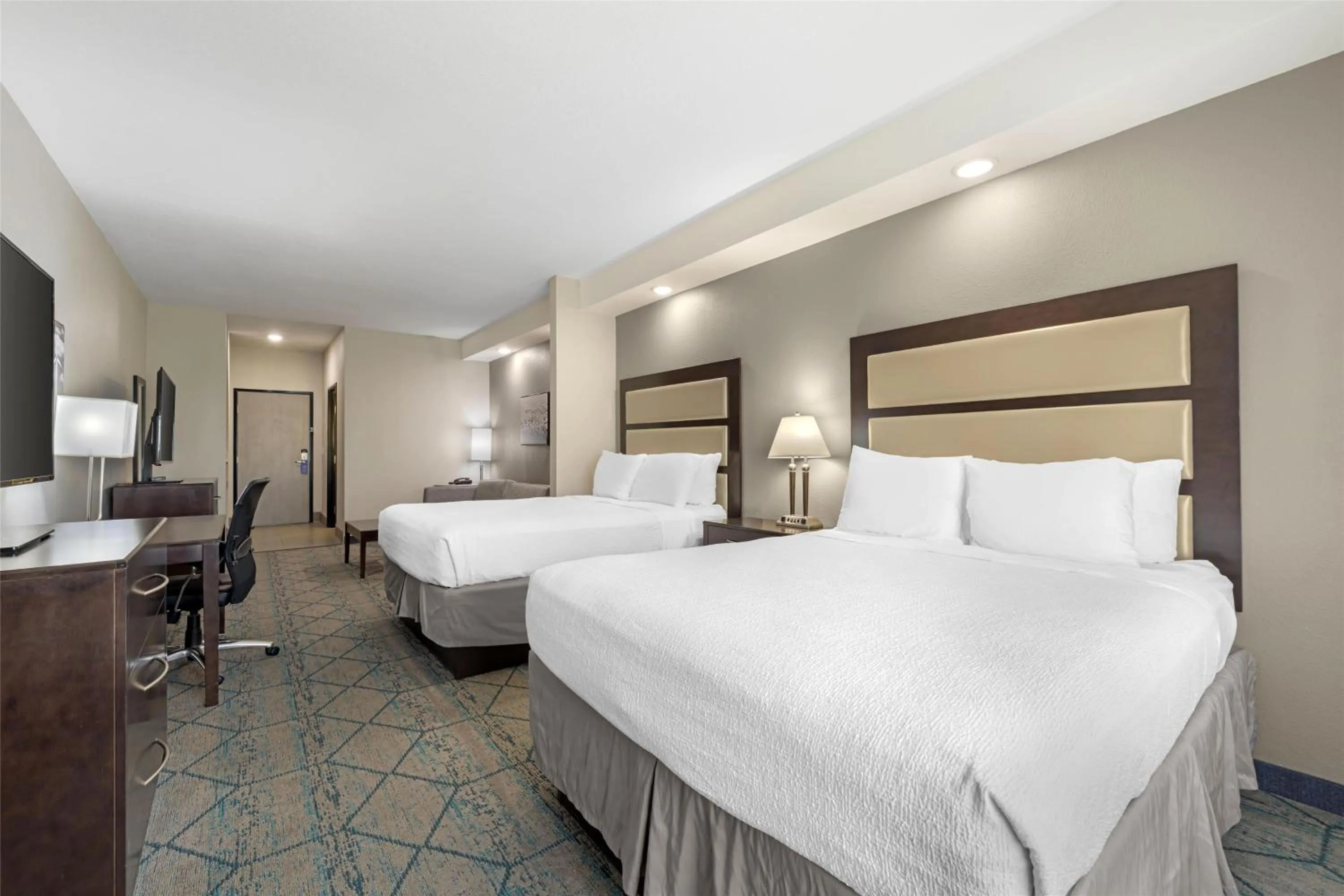 Photo of the whole room, Bed in Best Western Plus McPherson