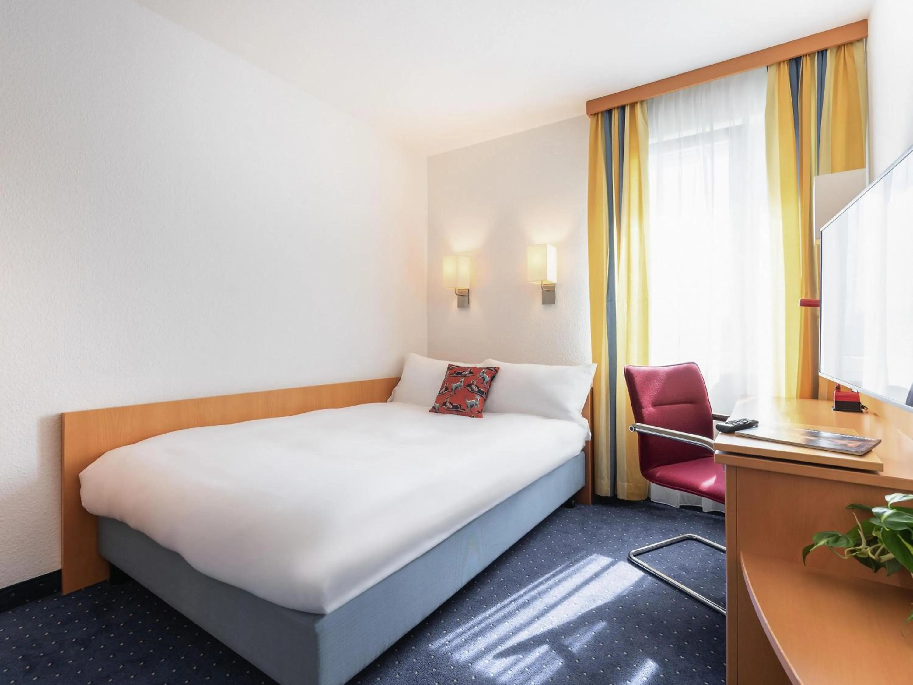 Bedroom, Bed in Greet hotel Darmstadt - an Accor hotel -