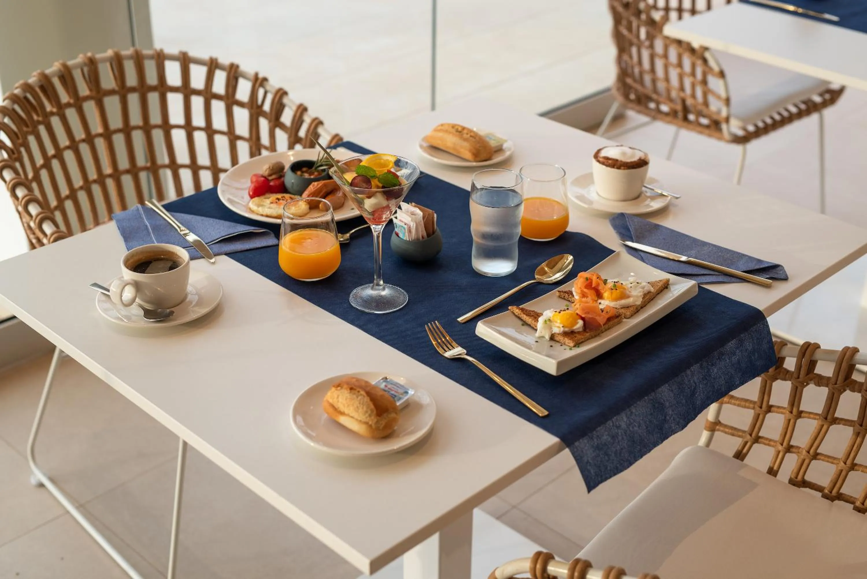 Food and drinks in Royal Marina Suites Boutique Hotel - Adults Only