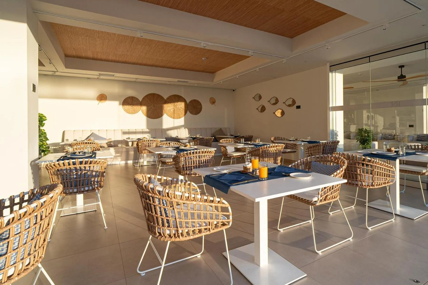 Restaurant/places to eat in Royal Marina Suites Boutique Hotel - Adults Only