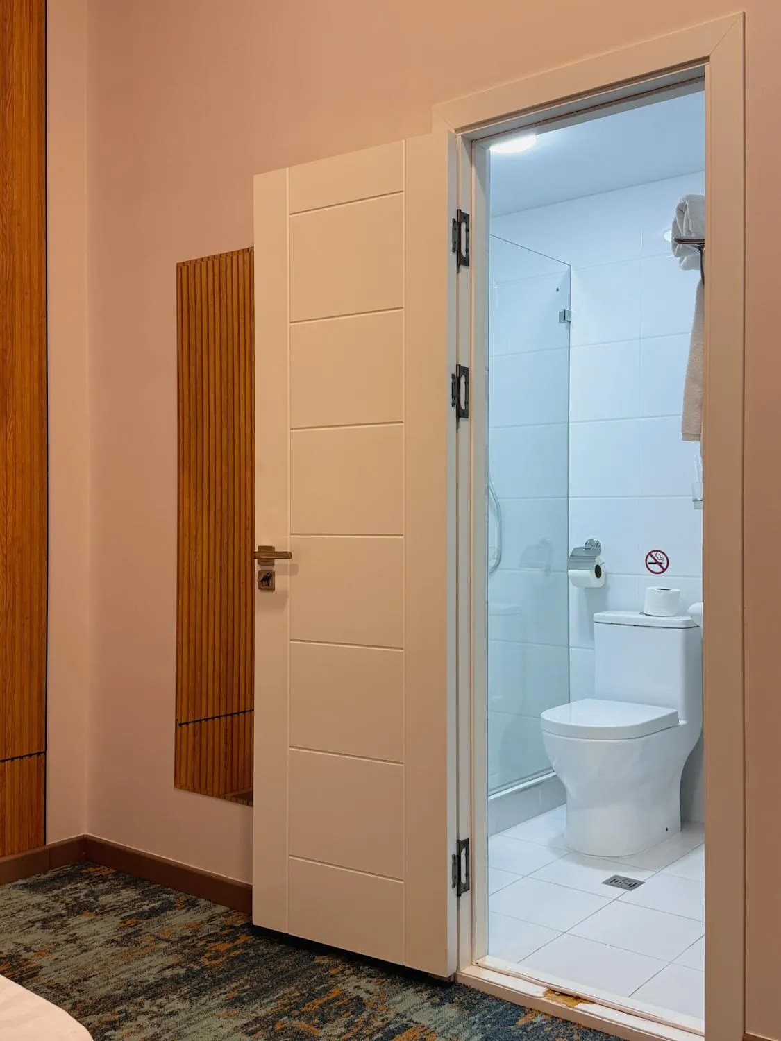 Shower in Musafir Hotel