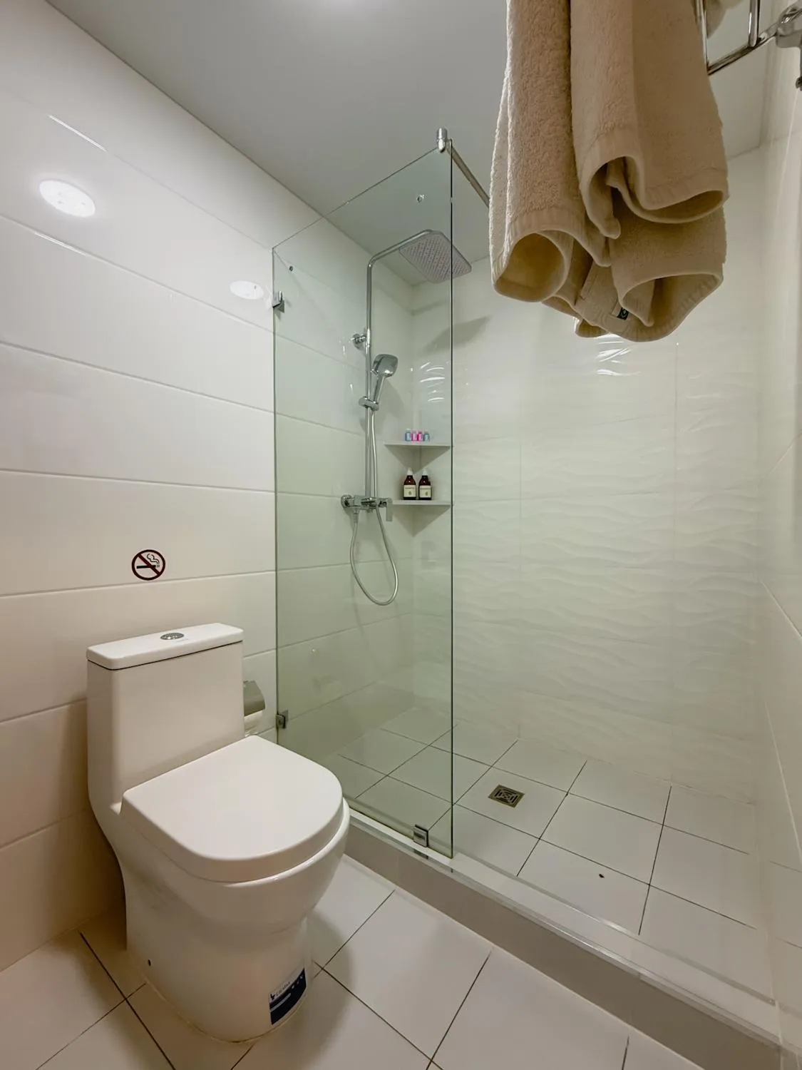 Shower in Musafir Hotel