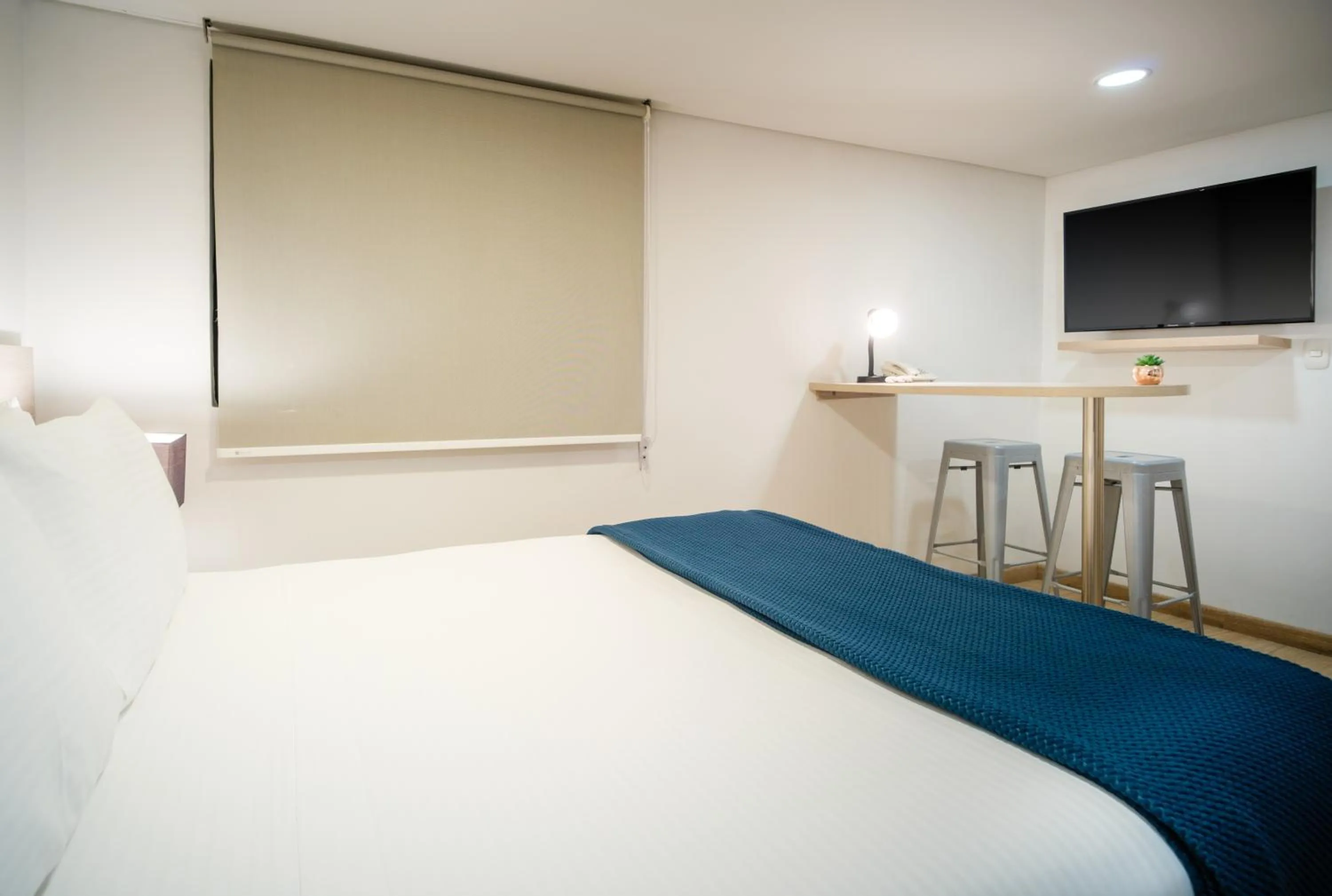 TV and multimedia, Bed in Palermo Home Bogota & Art Gallery