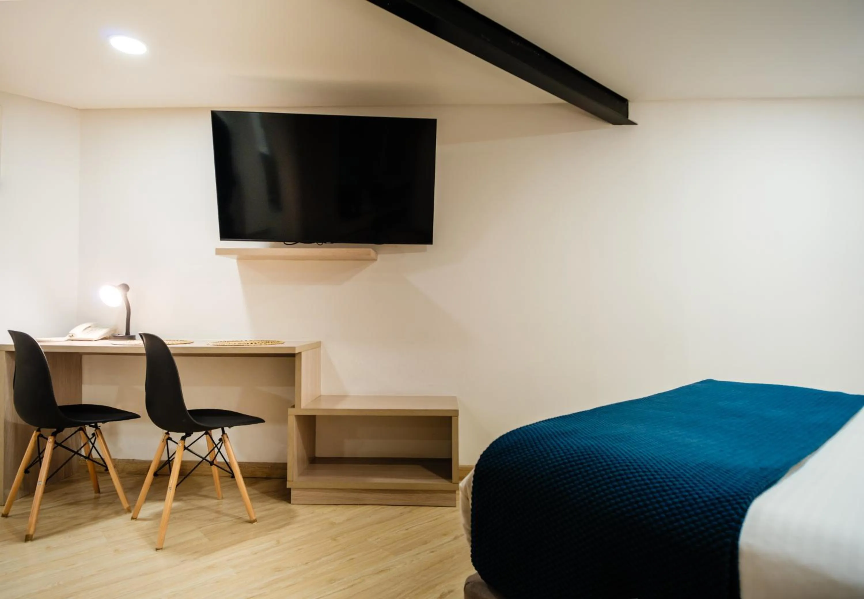 TV and multimedia, Bed in Palermo Home Bogota & Art Gallery