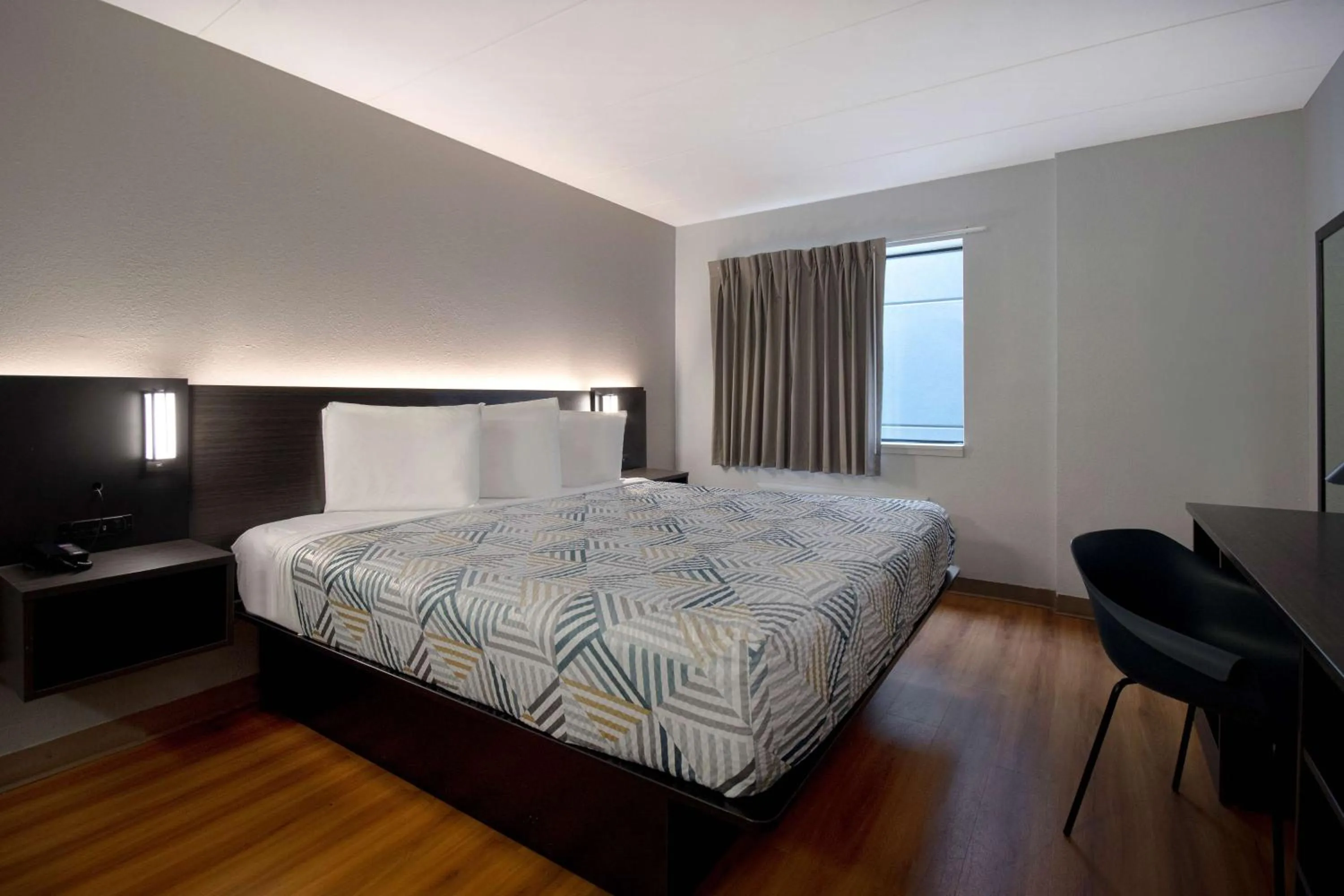 Photo of the whole room in Studio 6 Merrillville IN