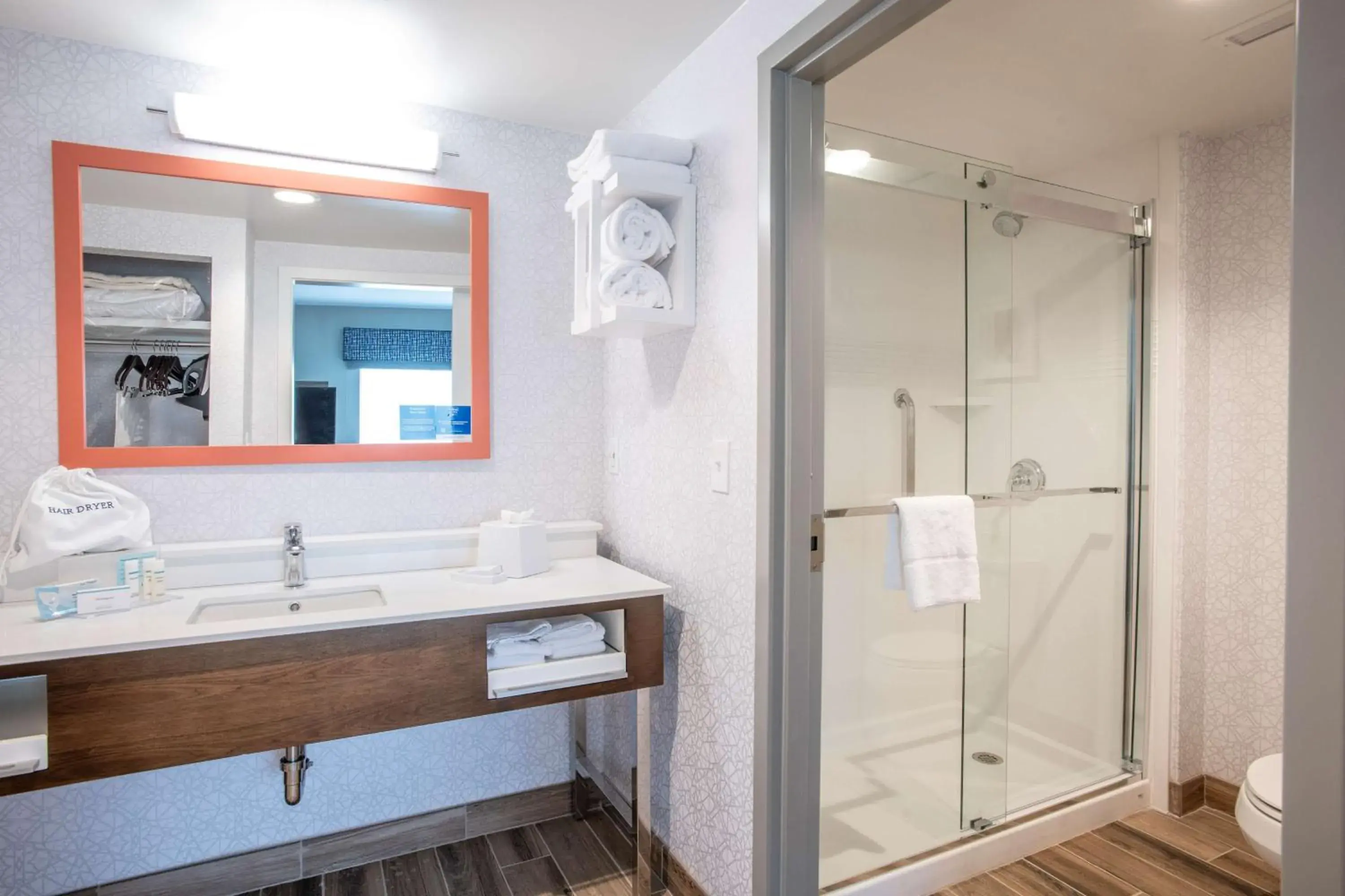 King Studio Suite - Hearing Access/Non-Smoking in Hampton Inn Richwood Cincinnati South, KY King Studio Suite - Hearing Access/Non-Smoking in Hampton Inn Richwood Cincinnati South, KY