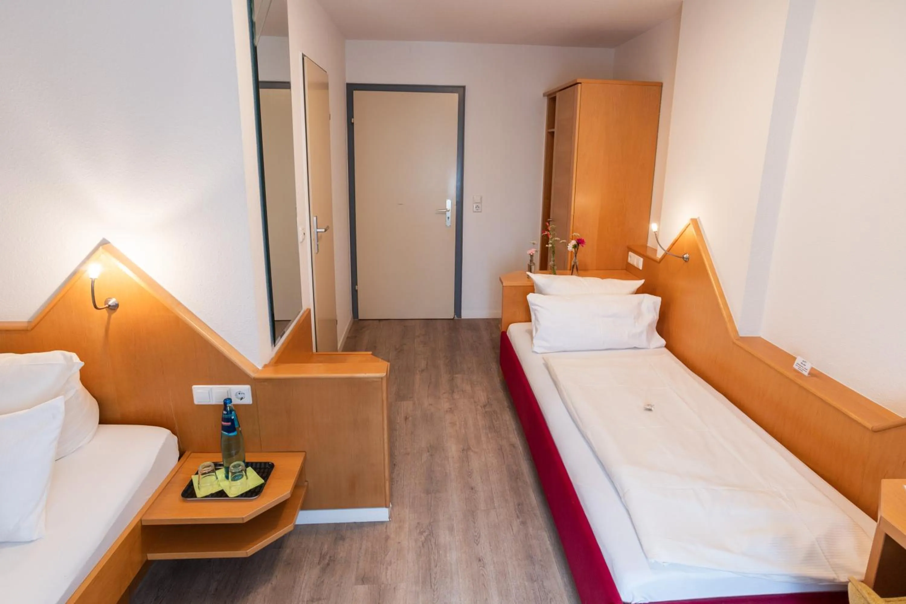 Photo of the whole room, Bed in Alleehaus