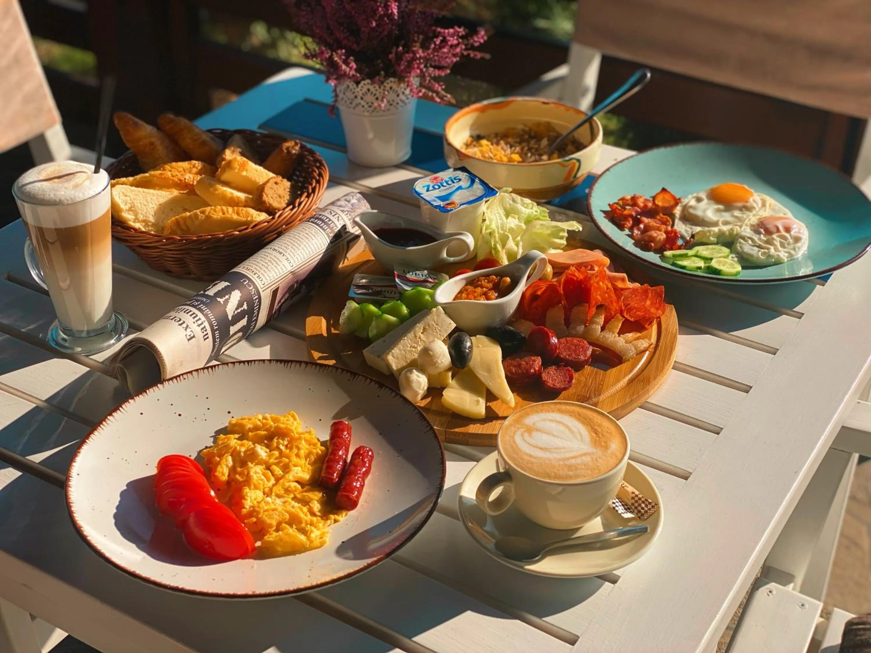 Food and drinks in Hotel Yara