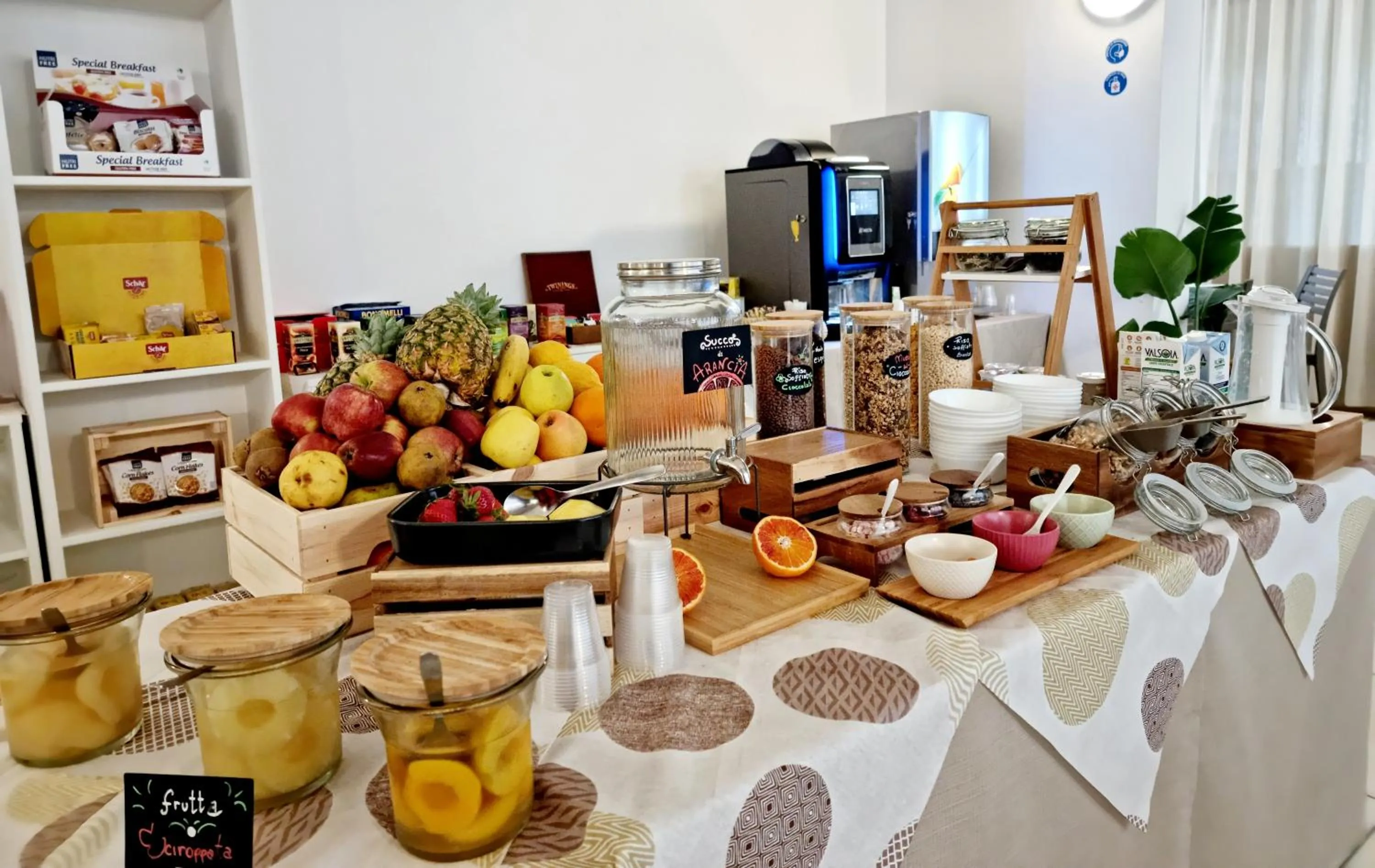 Food and drinks in Hotel Elefantino Grey - Free Brunch & Breakfast Until 13-00 - Vicinissimi a Mirabilandia
