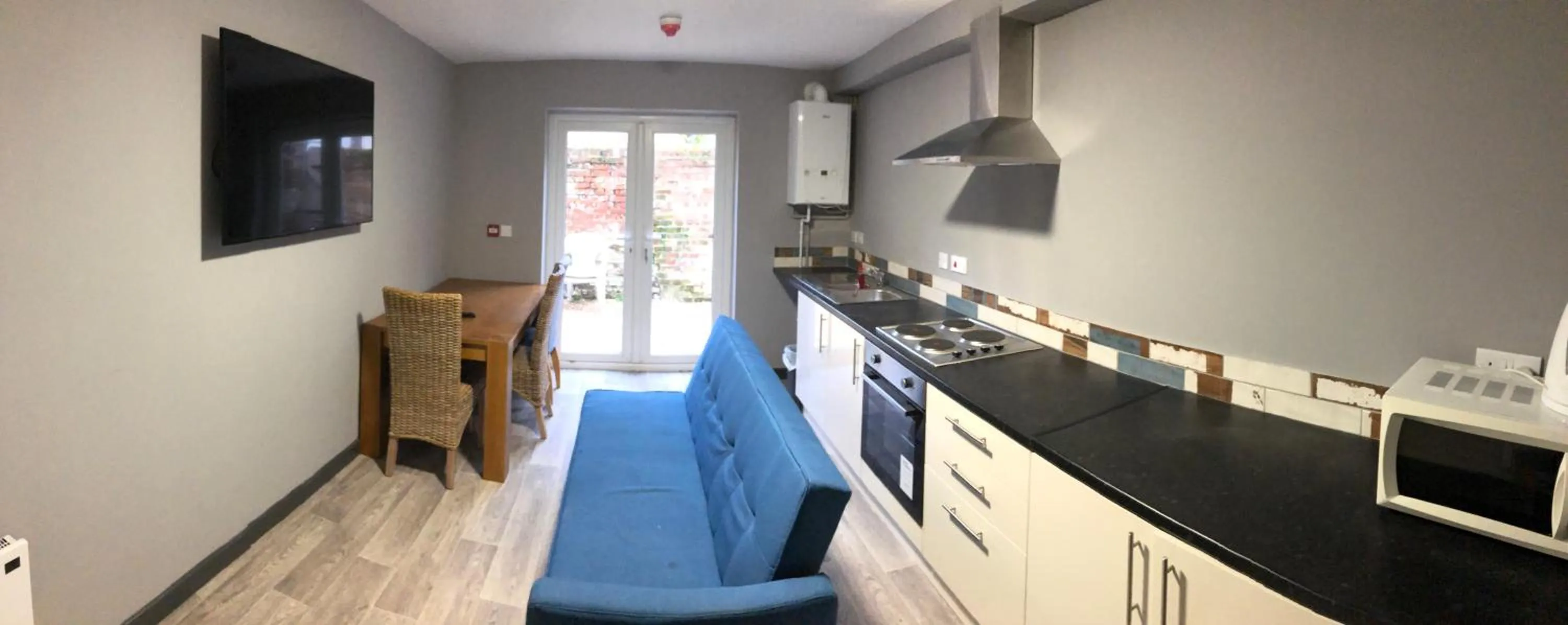 Kitchen or kitchenette in Gate Lodge - Private En-suite rooms, Kings Lynn, central location