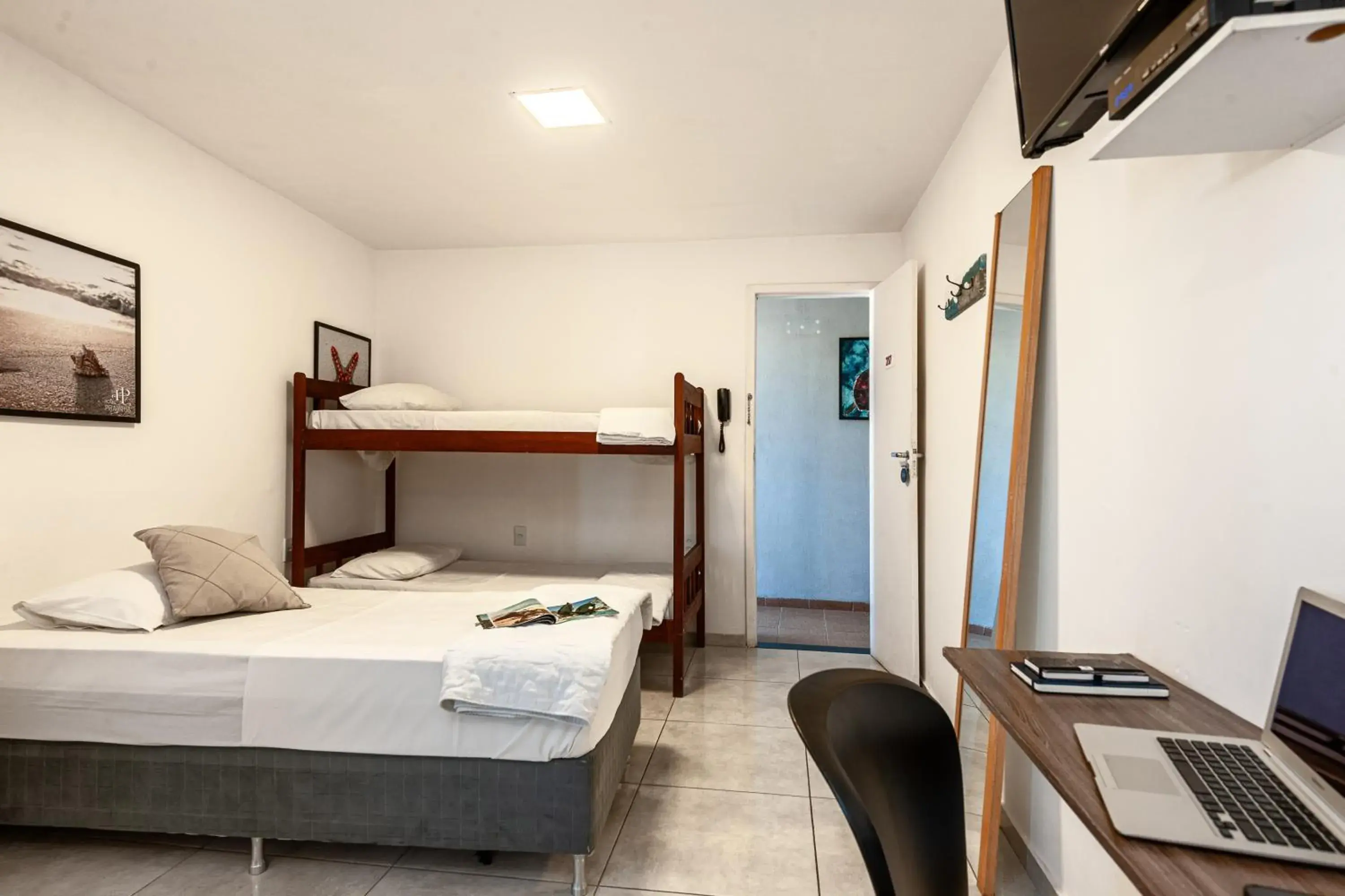 Deluxe Quadruple Room in Hotel Prainha Deluxe Quadruple Room in Hotel Prainha