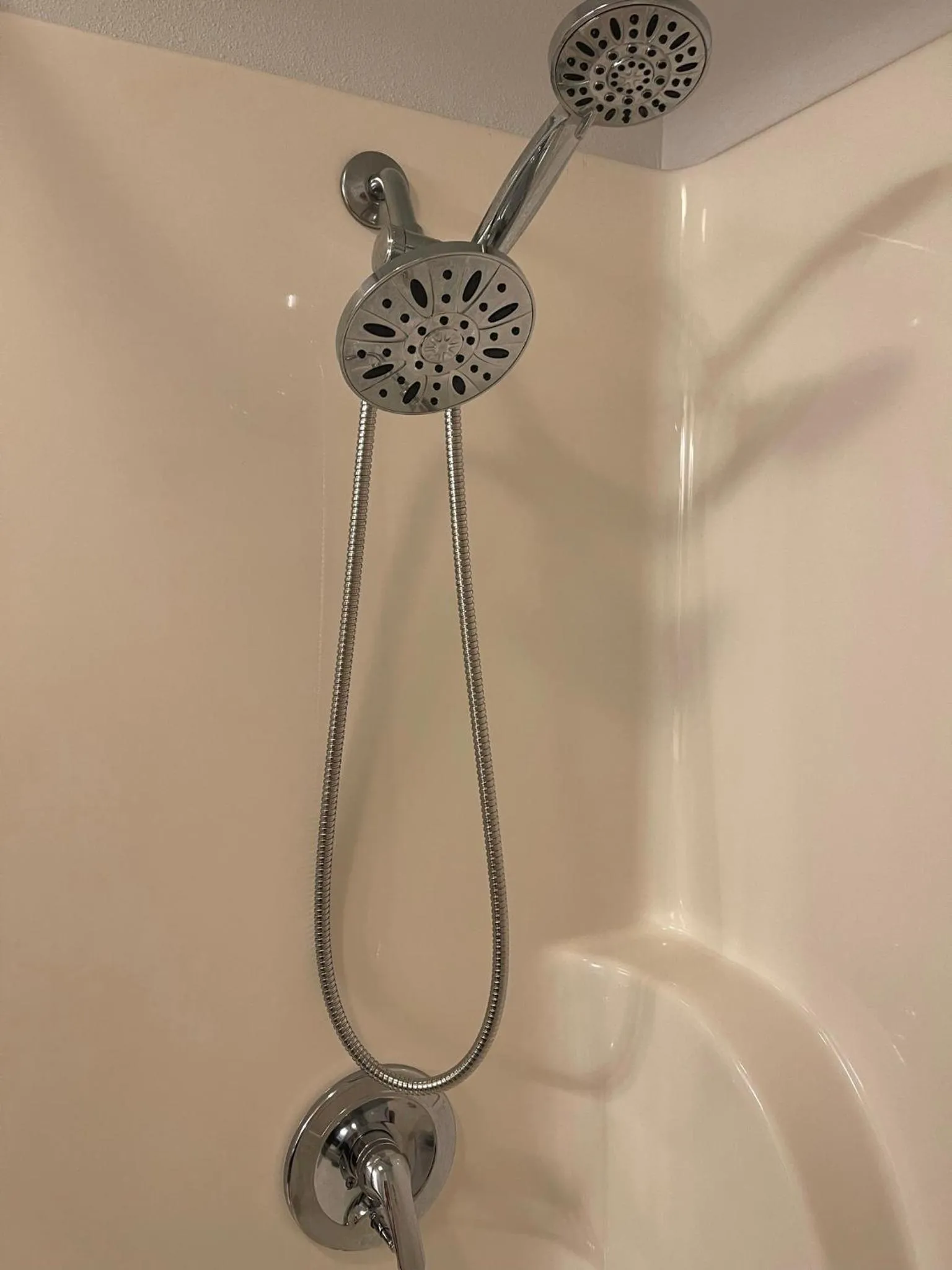 Bathroom in Mountain View Guest Motel