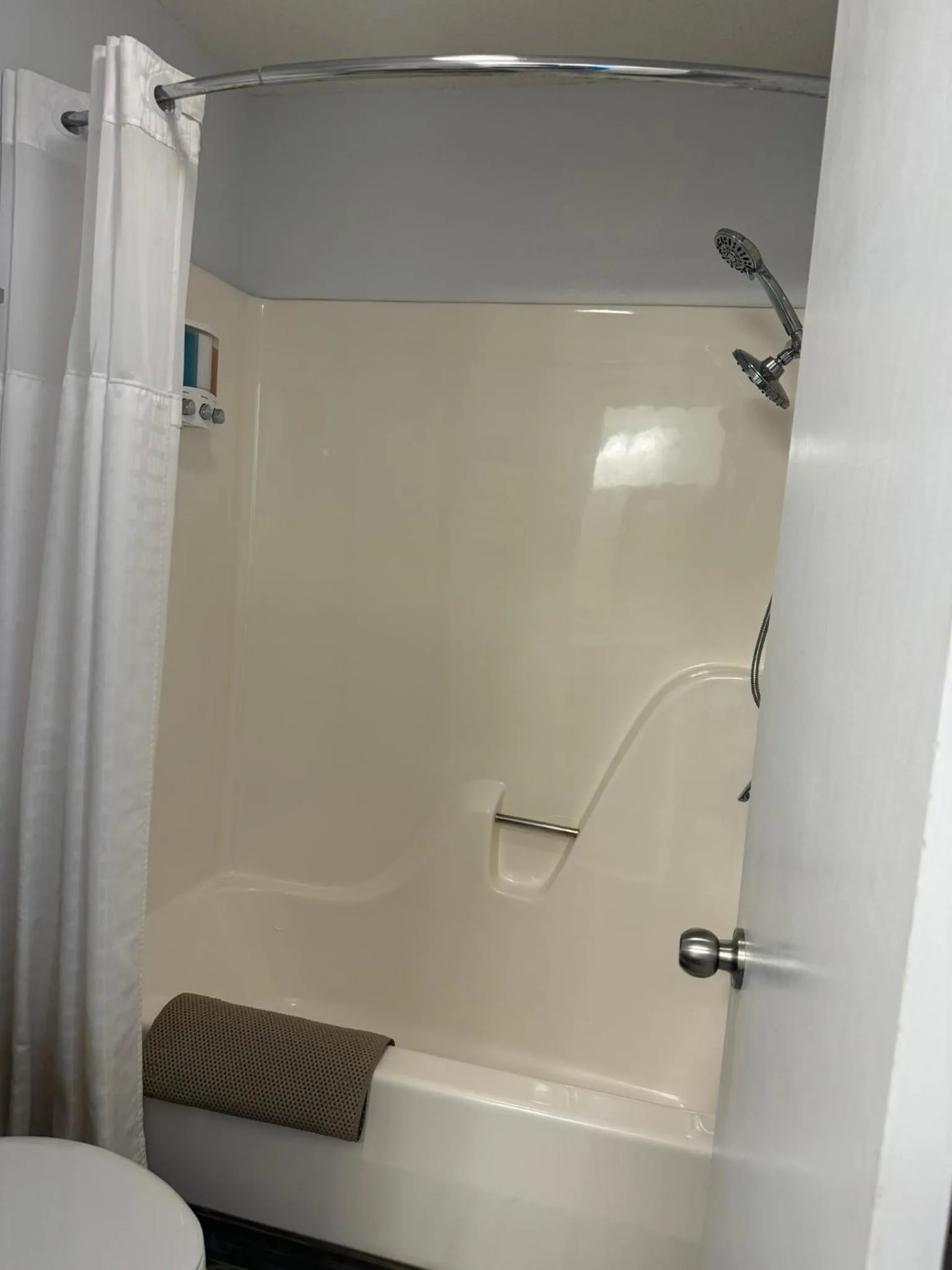 Bath in Mountain View Guest Motel