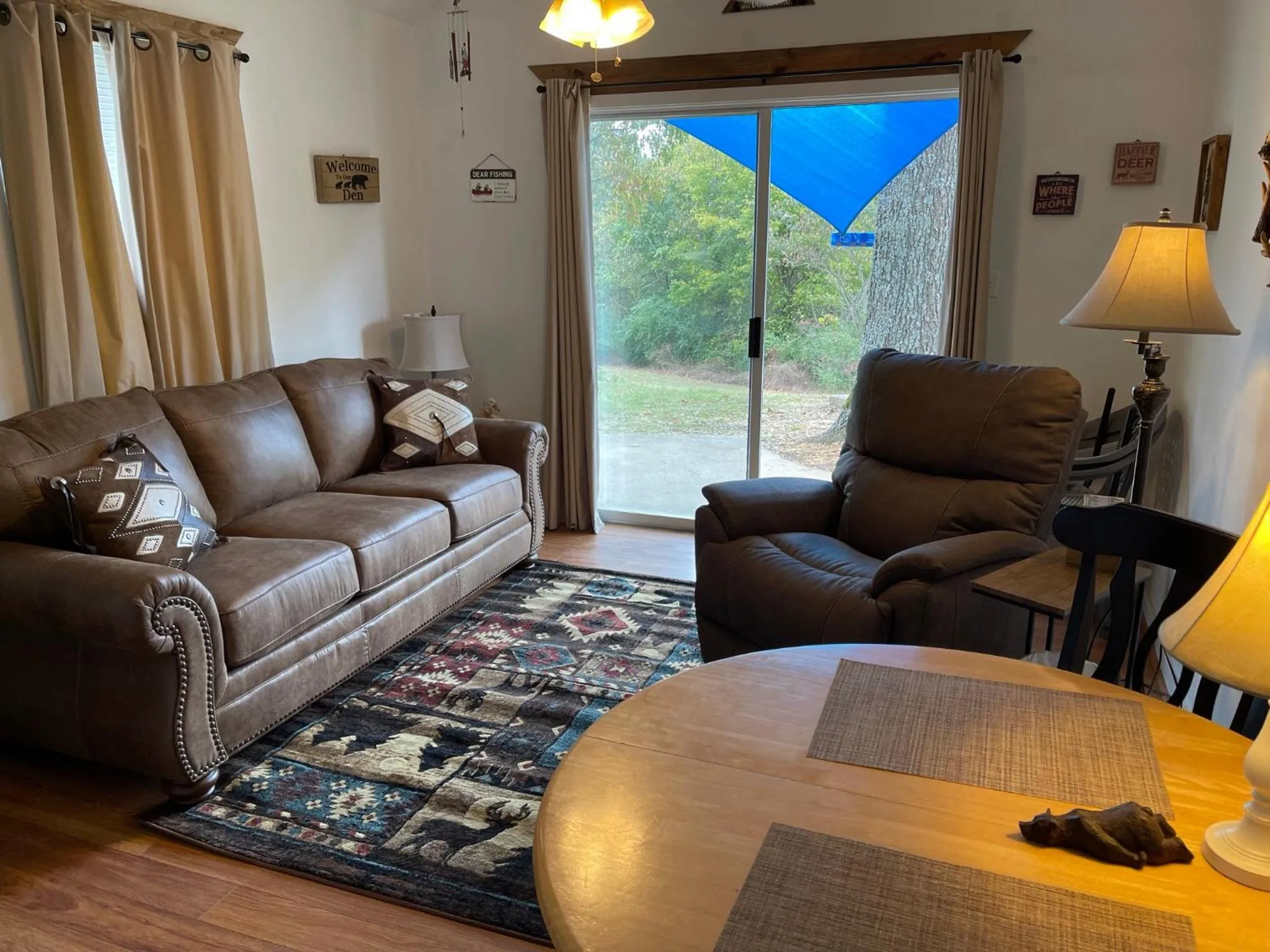 Living room in Mountain View Guest Motel