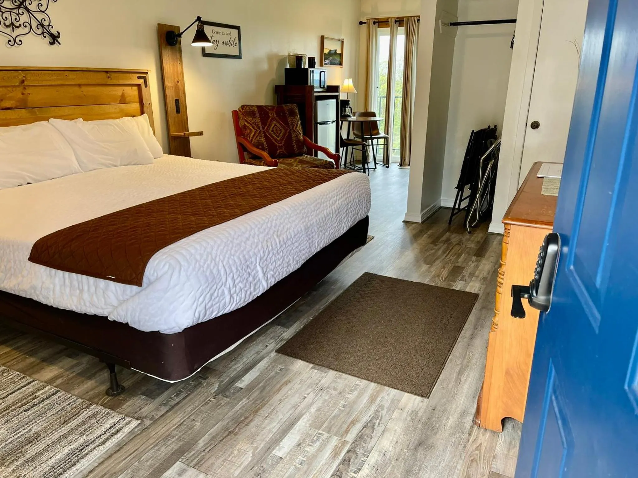 Bedroom, Bed in Mountain View Guest Motel