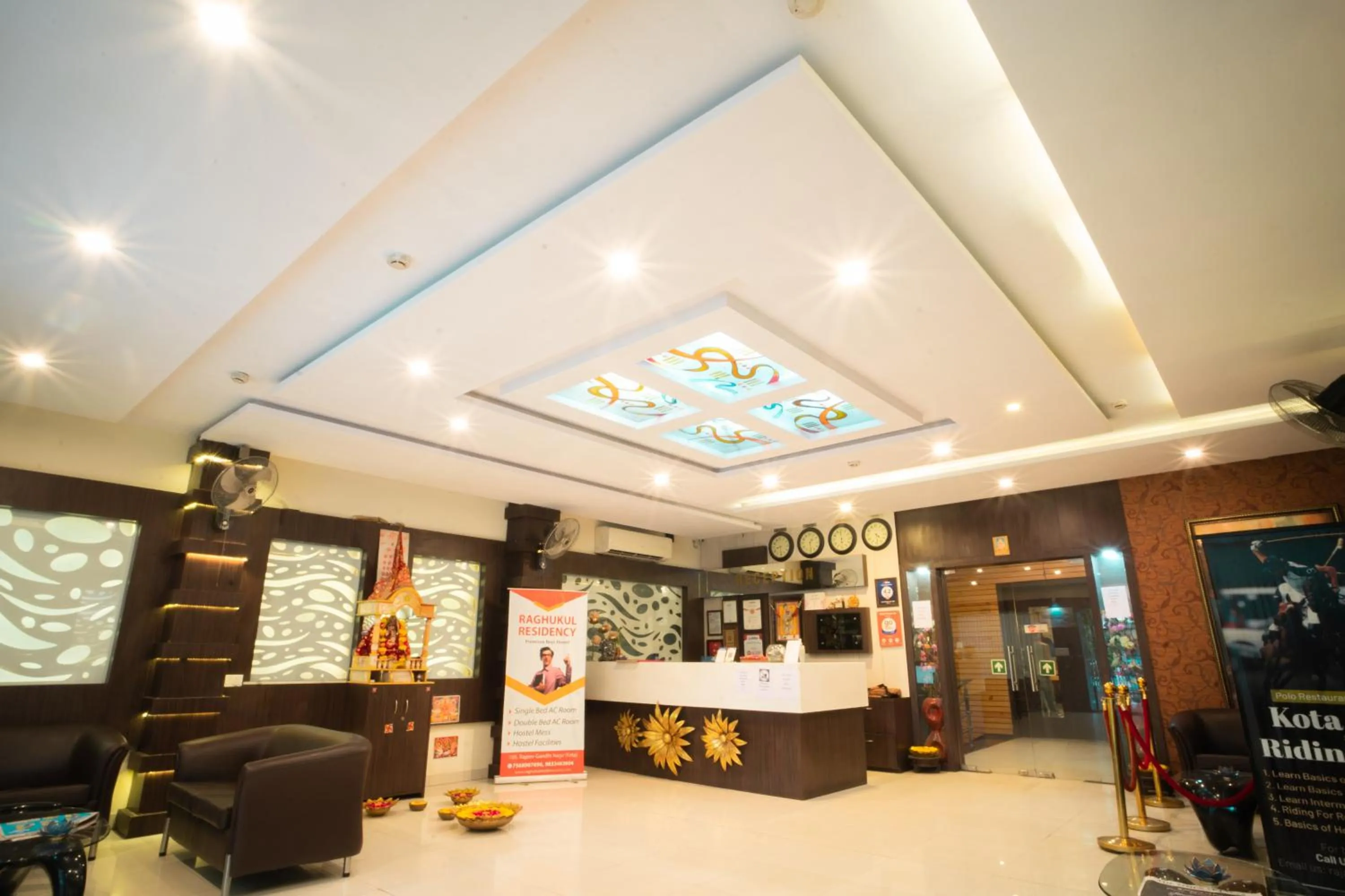 Lobby or reception in Hotel Flowers Inn