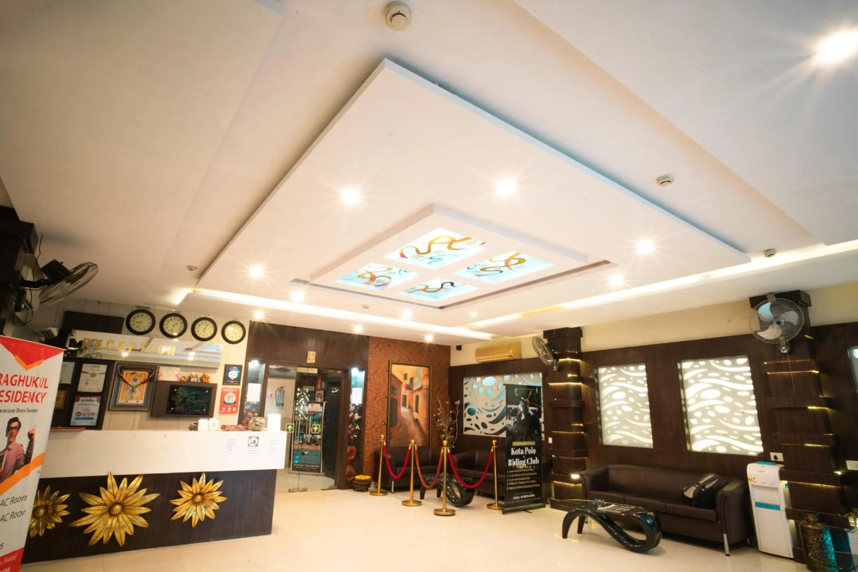 Lobby or reception in Hotel Flowers Inn