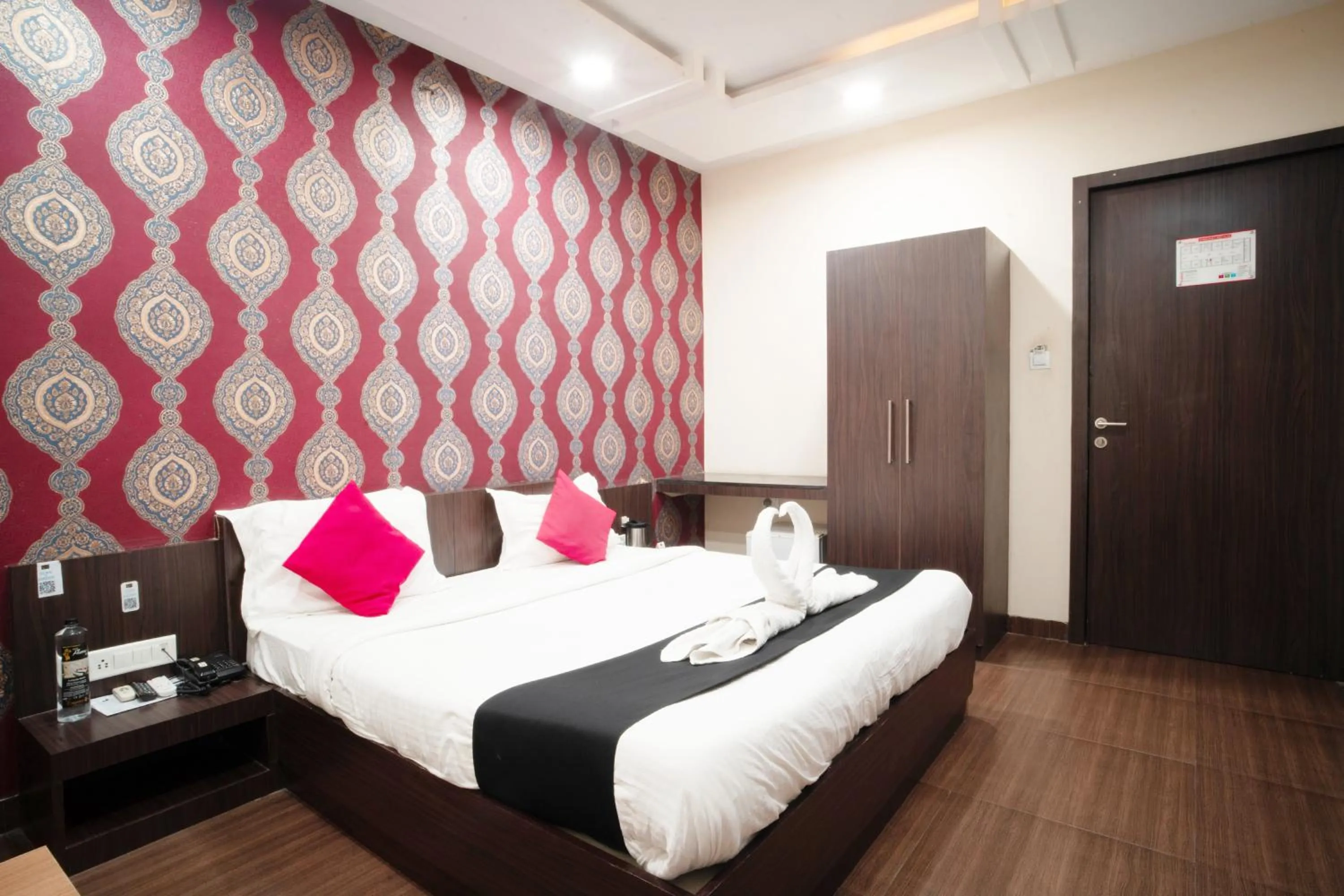 Bed in Hotel Flowers Inn