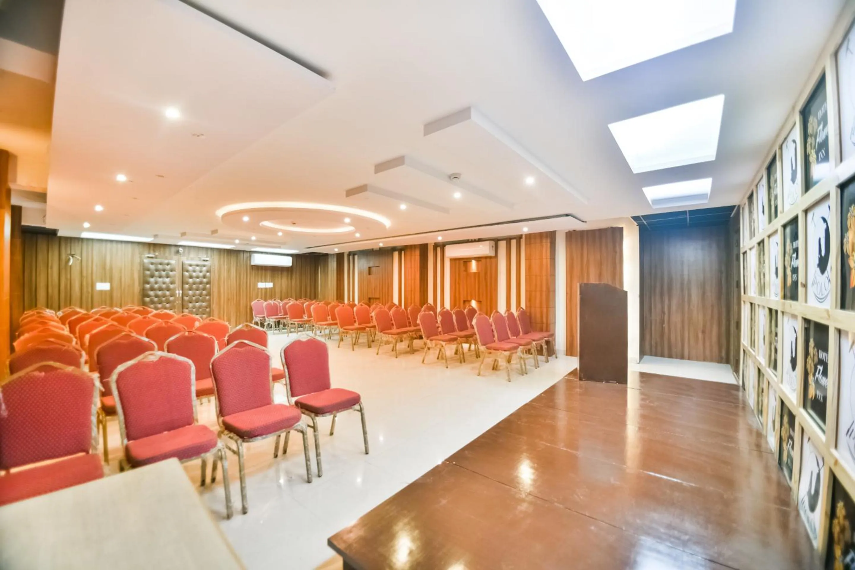 Meeting/conference room in Hotel Flowers Inn
