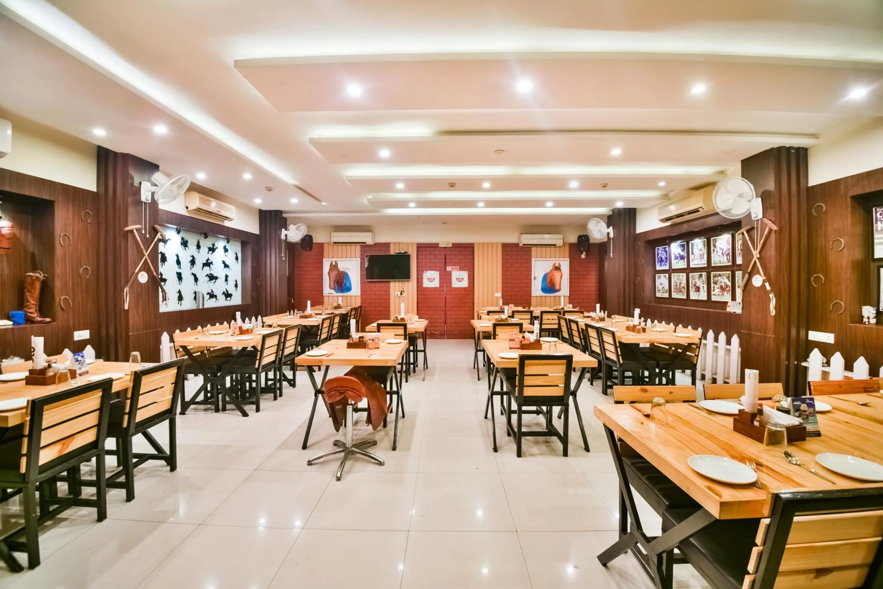 Restaurant/places to eat in Hotel Flowers Inn