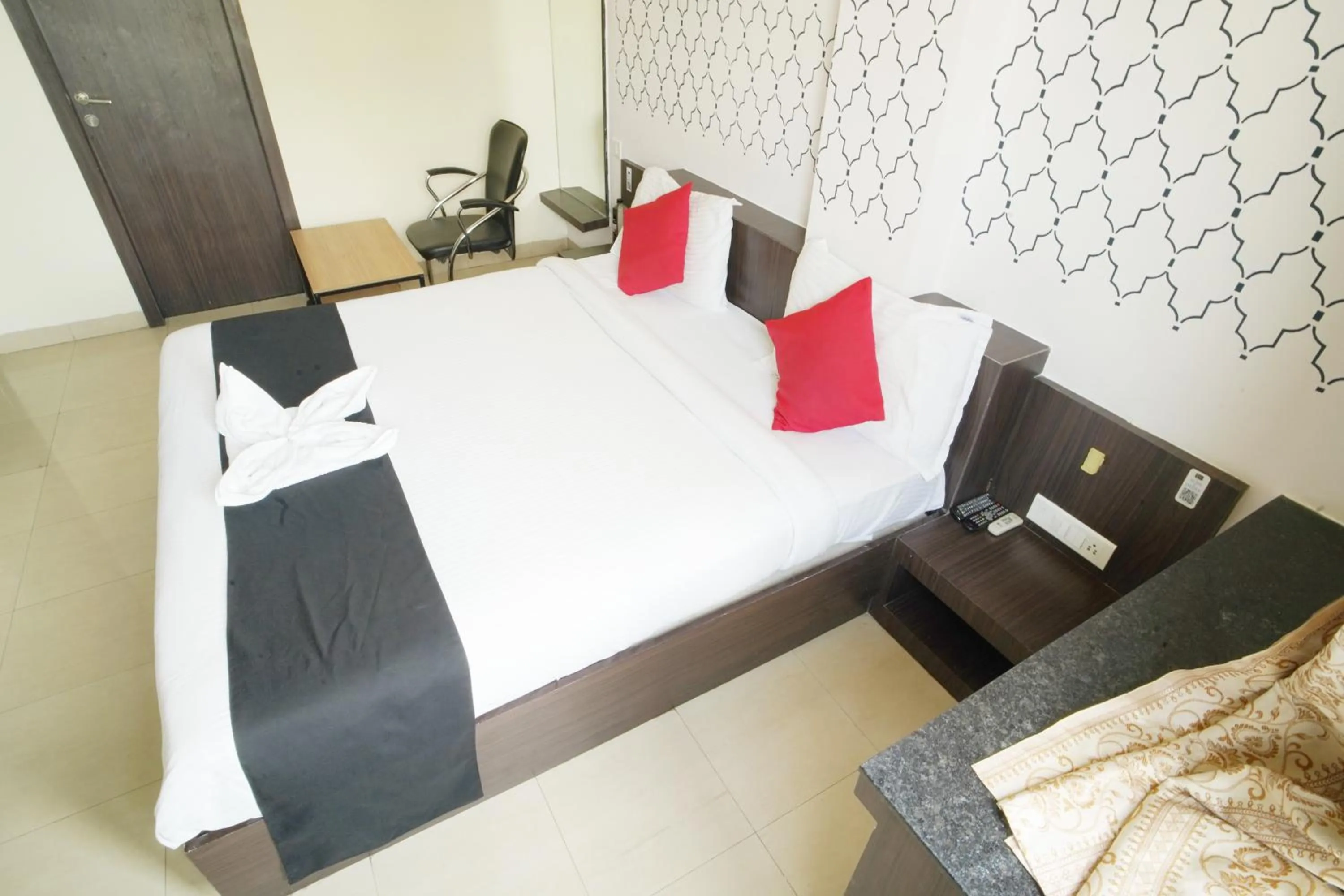 Bed in Hotel Flowers Inn