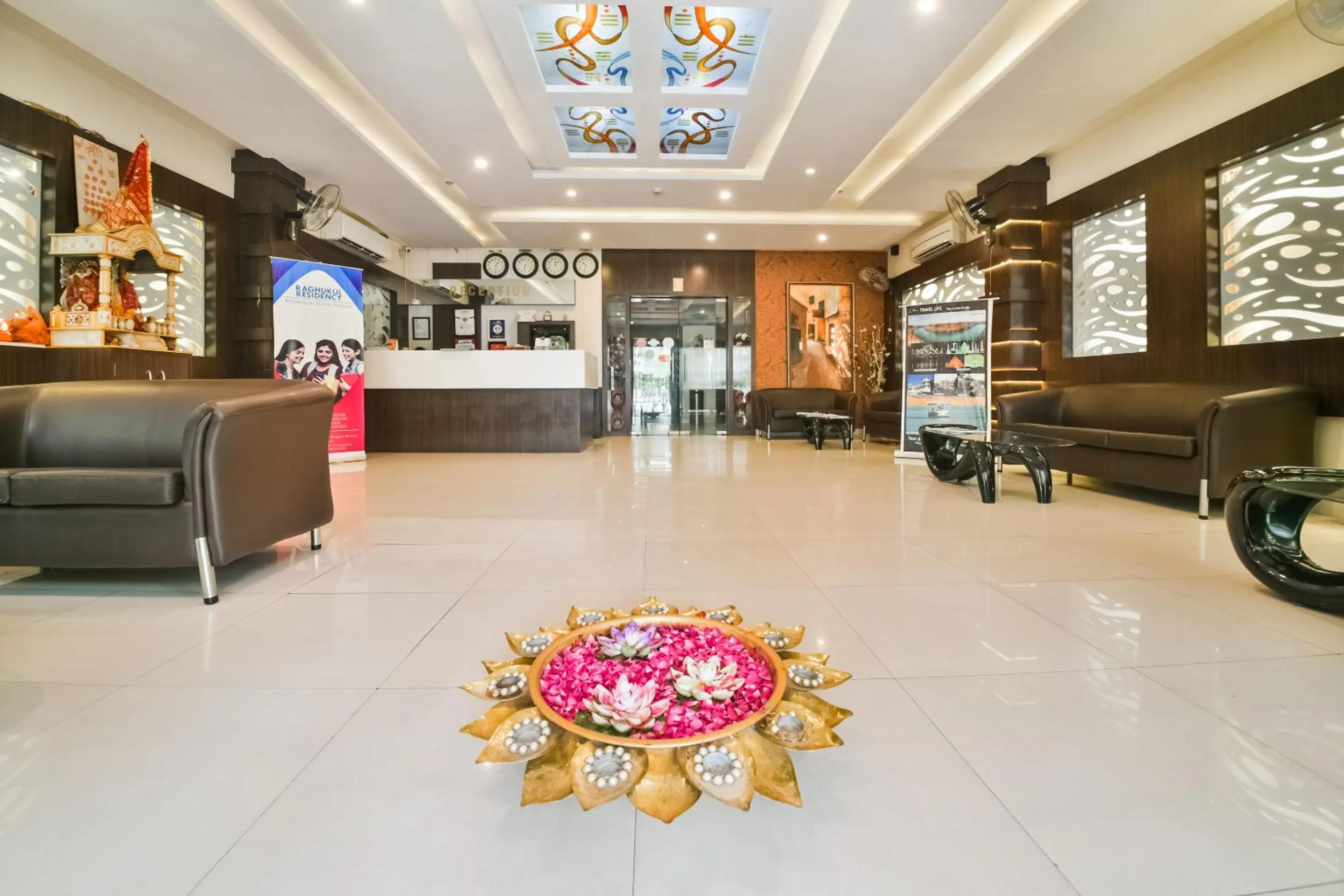 Lobby or reception in Hotel Flowers Inn