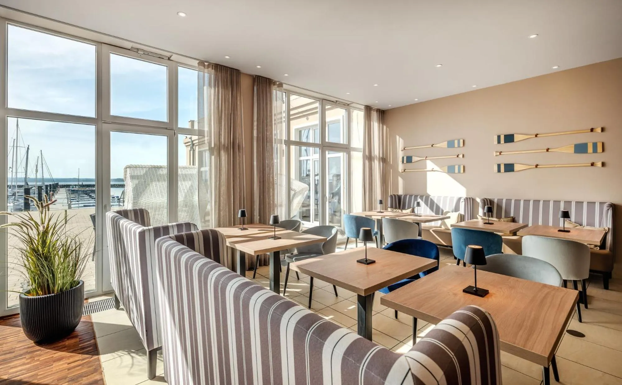 Lounge or bar in Lindner Hotel Boltenhagen, part of JdV by Hyatt