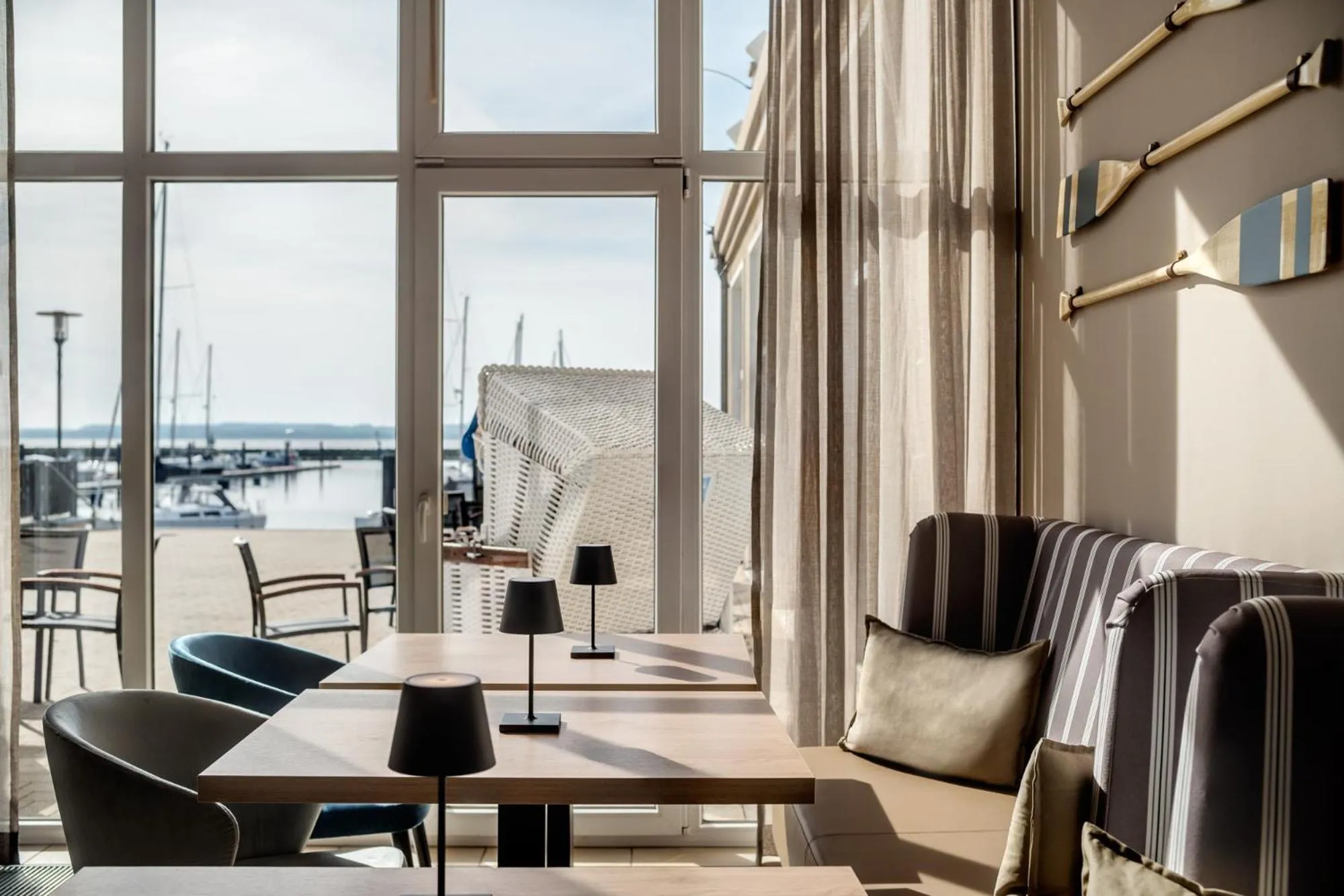 Lounge or bar in Lindner Hotel Boltenhagen, part of JdV by Hyatt