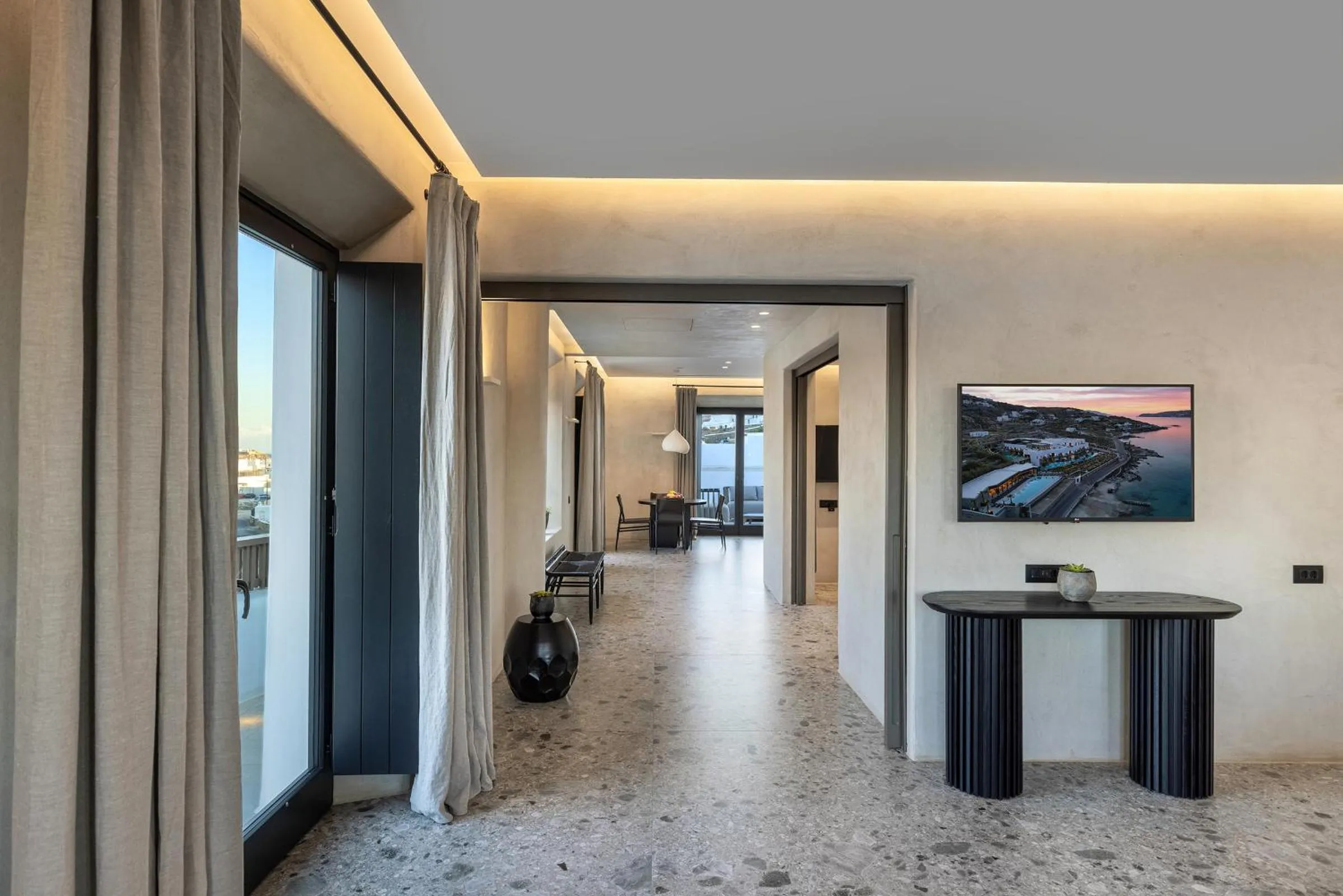 TV and multimedia in Aeonic Suites and Spa