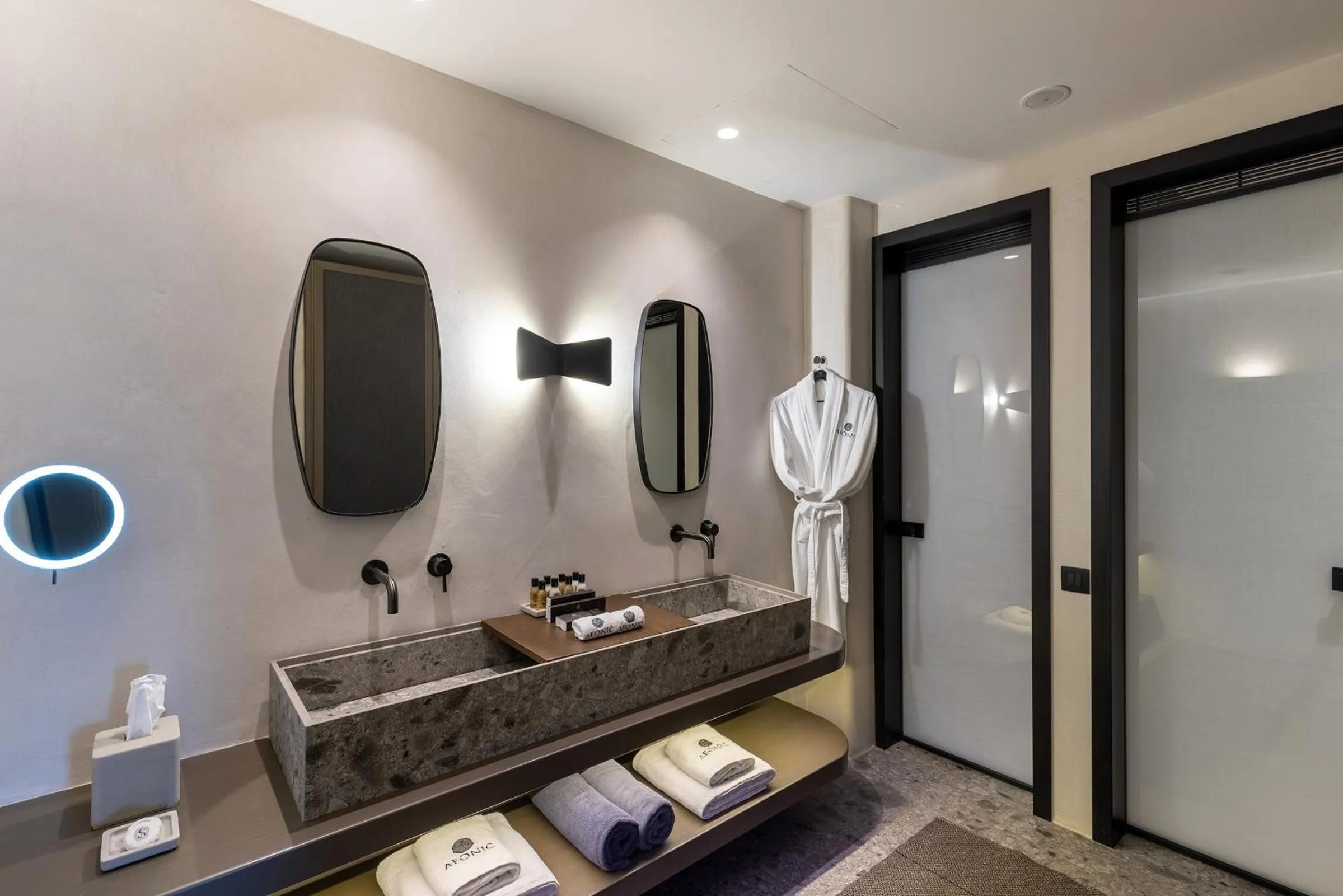 Bathroom in Aeonic Suites and Spa