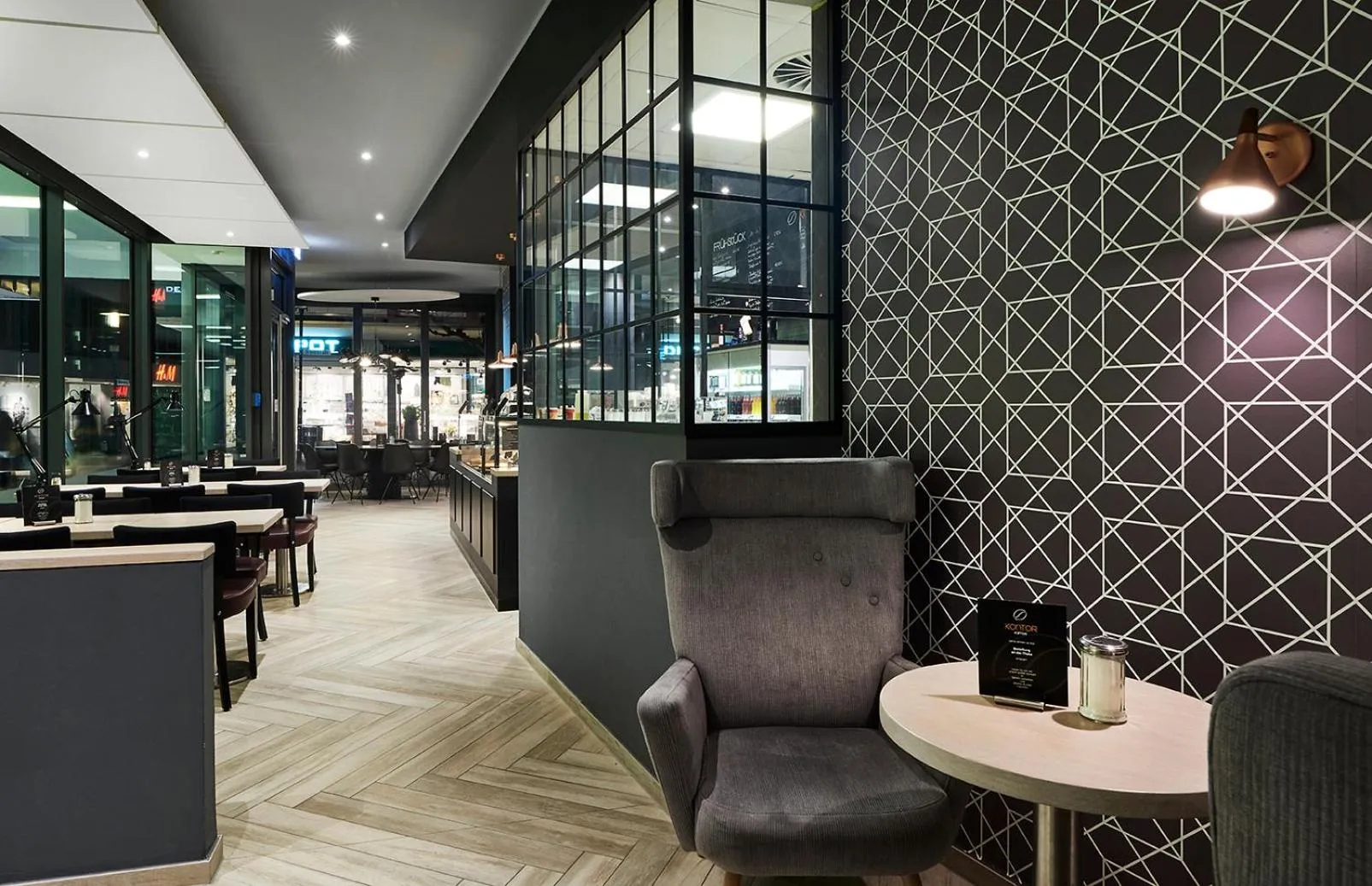 Restaurant/places to eat in Hotel Hansa