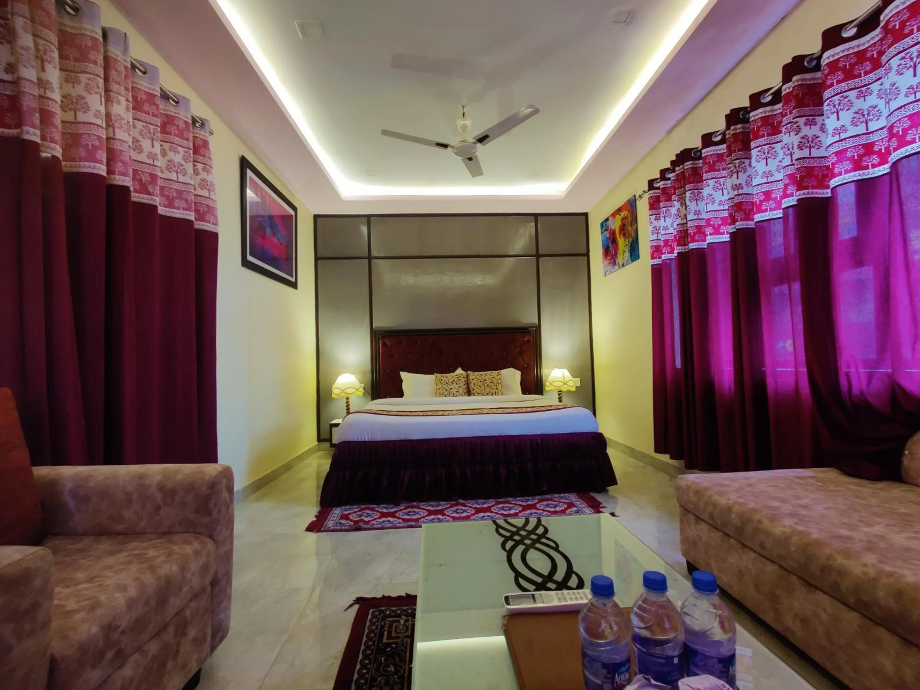 Bedroom, Bed in The Reverent Ganga