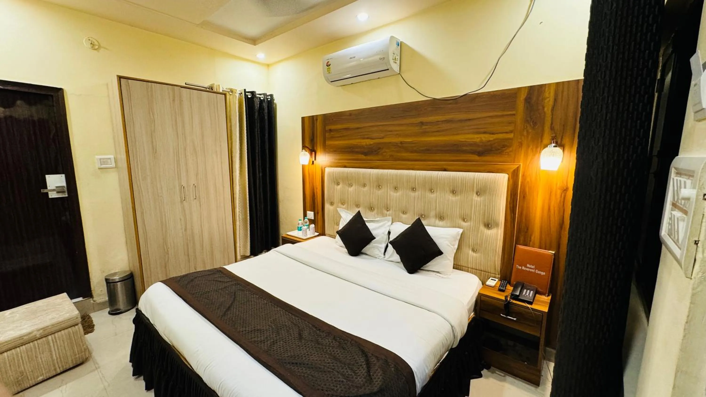 Bed in The Reverent Ganga