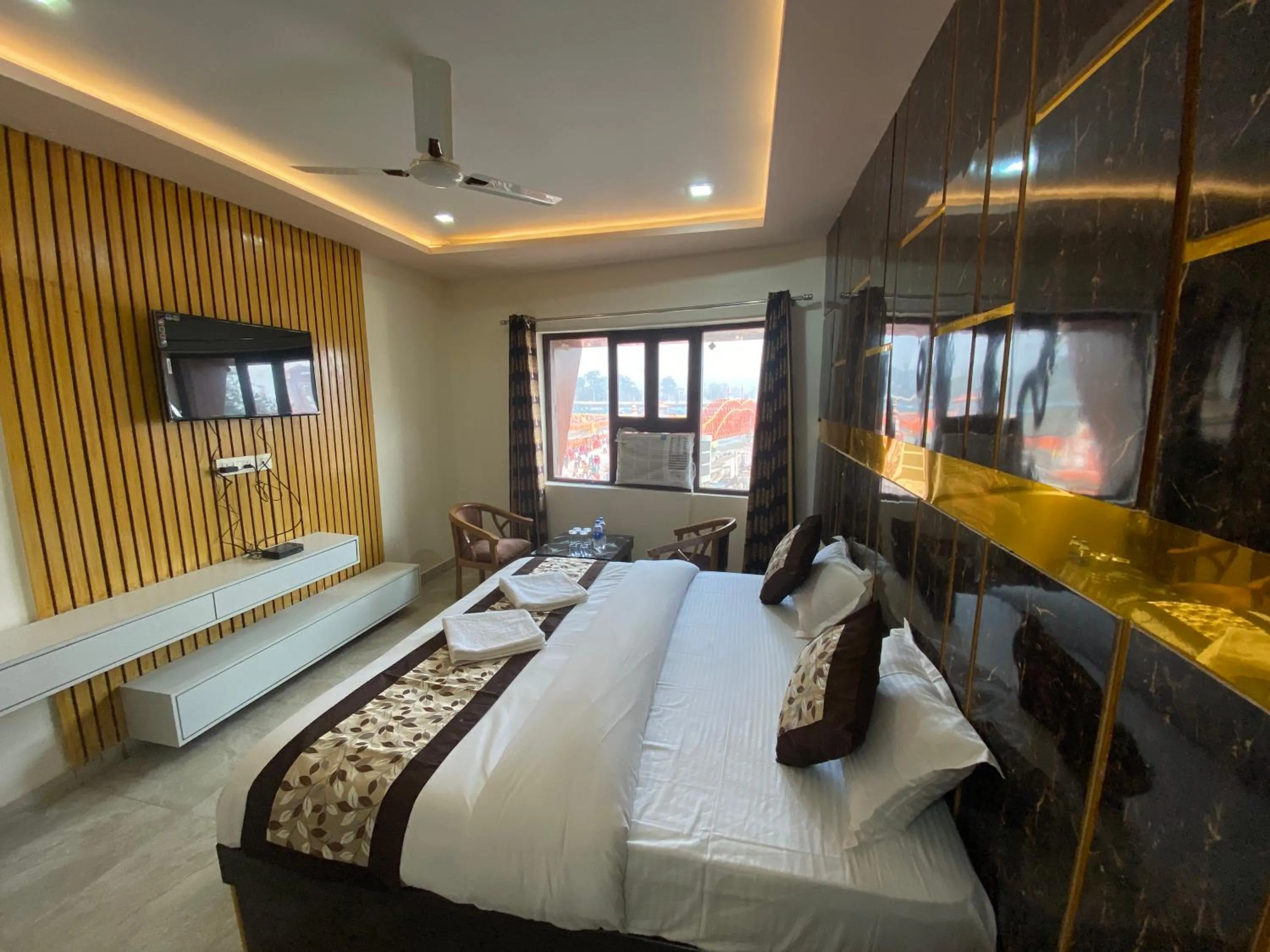 Bed in The Reverent Ganga