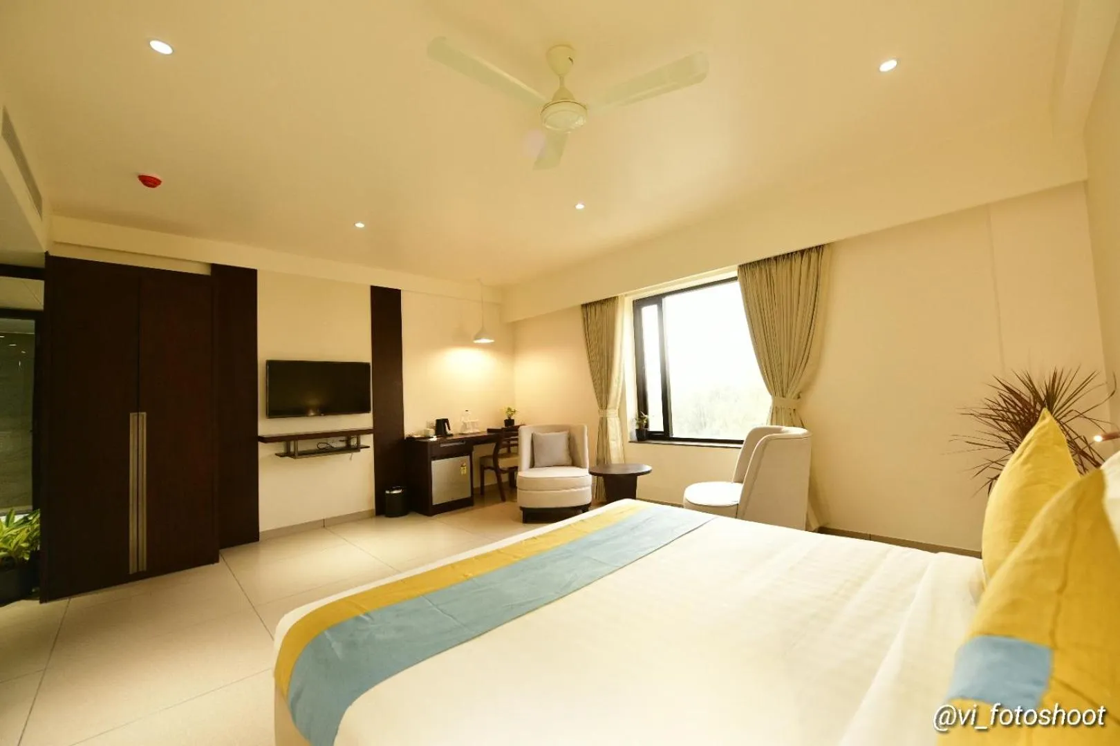 View (from property/room), Bed in HOTEL CYPRESS