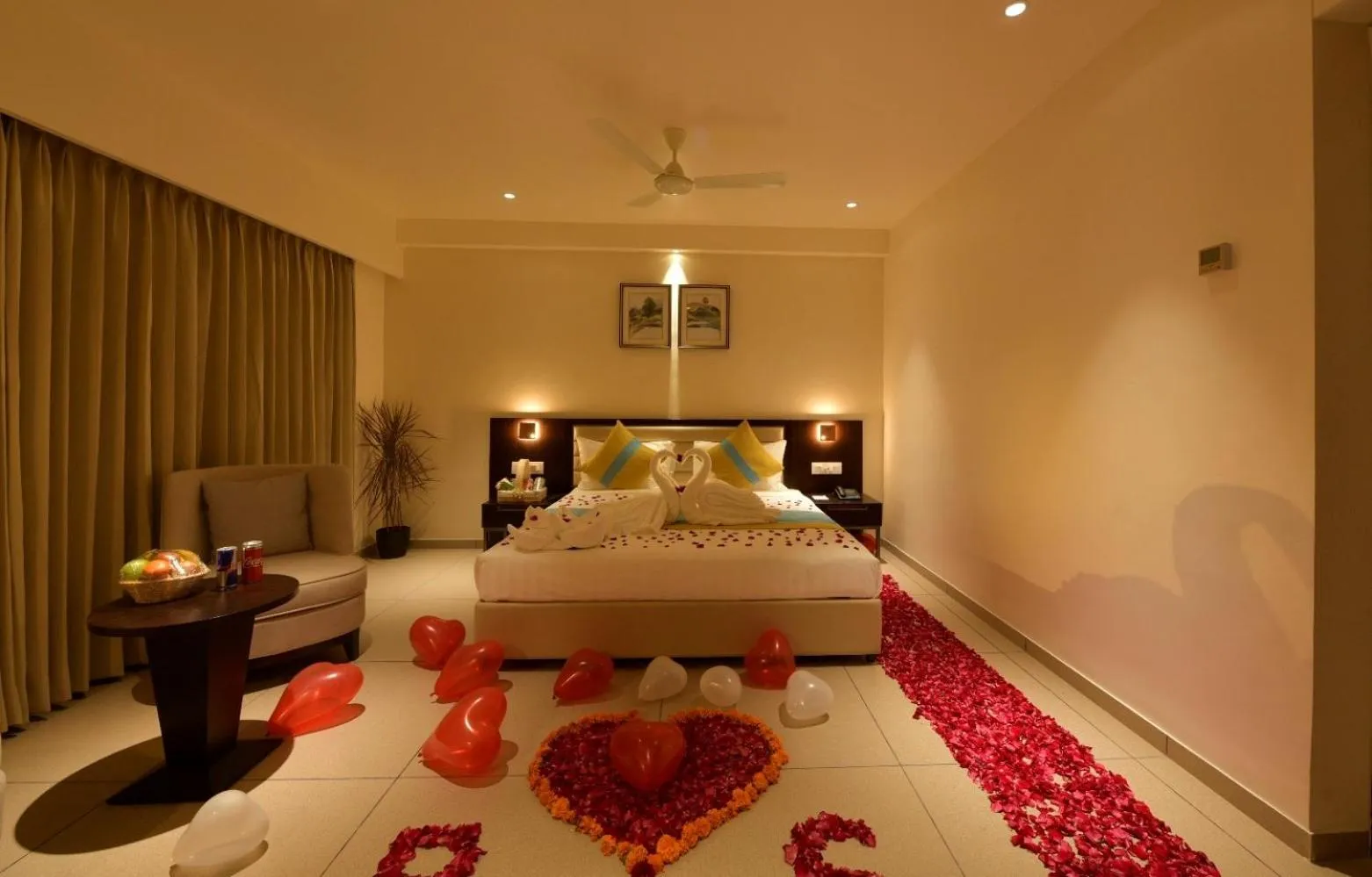 Decorative detail, Bed in HOTEL CYPRESS