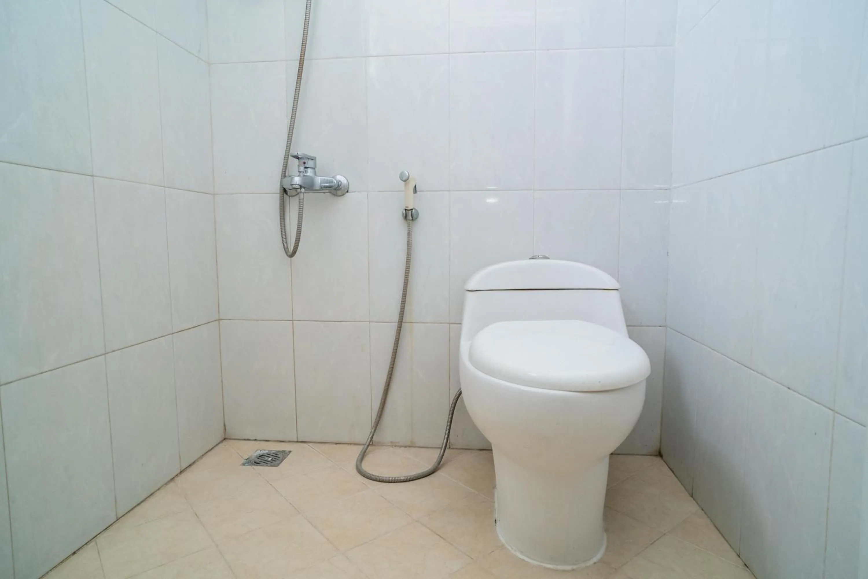 Bathroom in Living Kost Syariah At Alam Sutera RedPartner