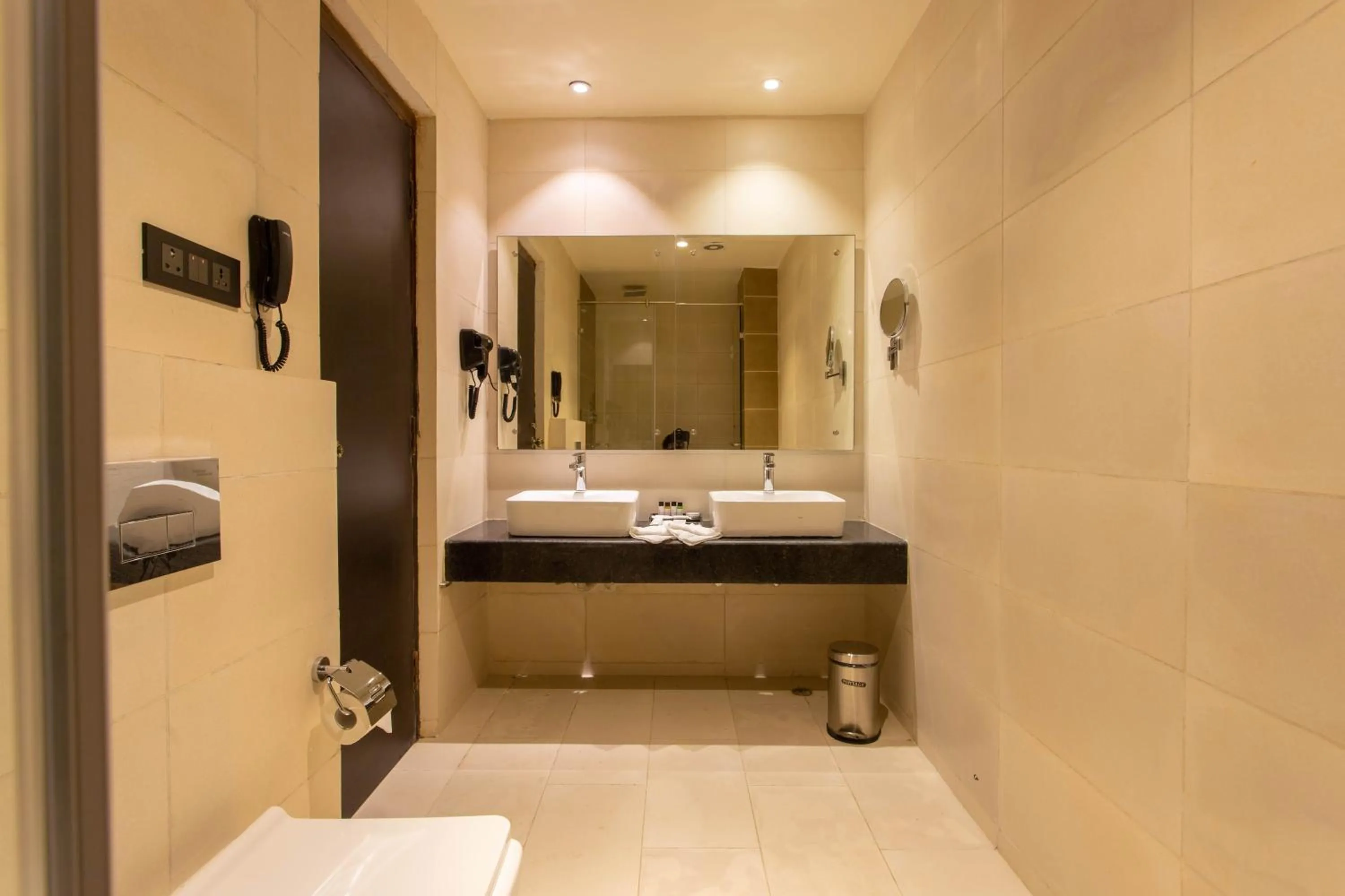 Bathroom, Bed in Hotel Da Flamingo