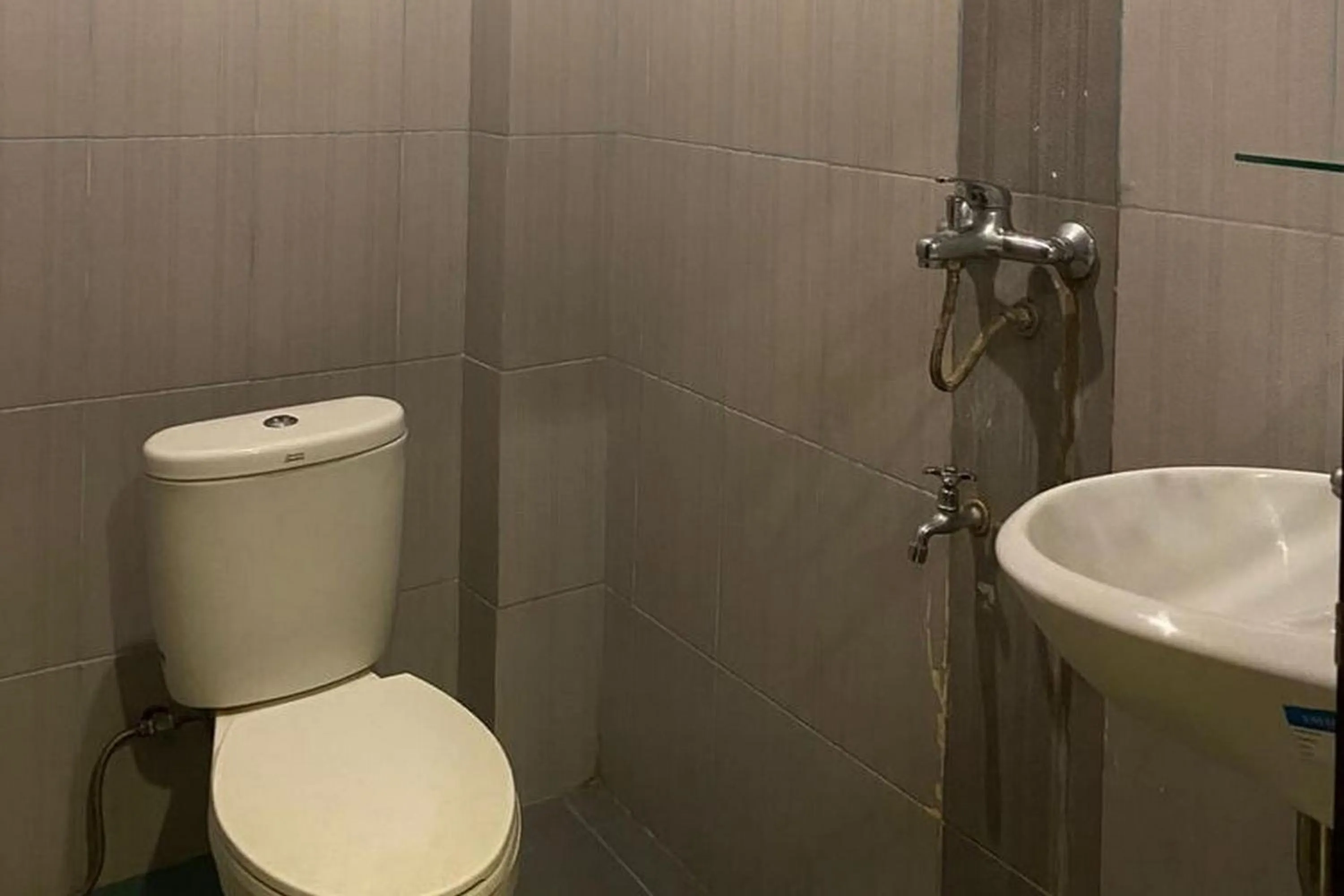 RedDoorz Plus Syariah @ Jalan Syiah Kuala Banda Aceh