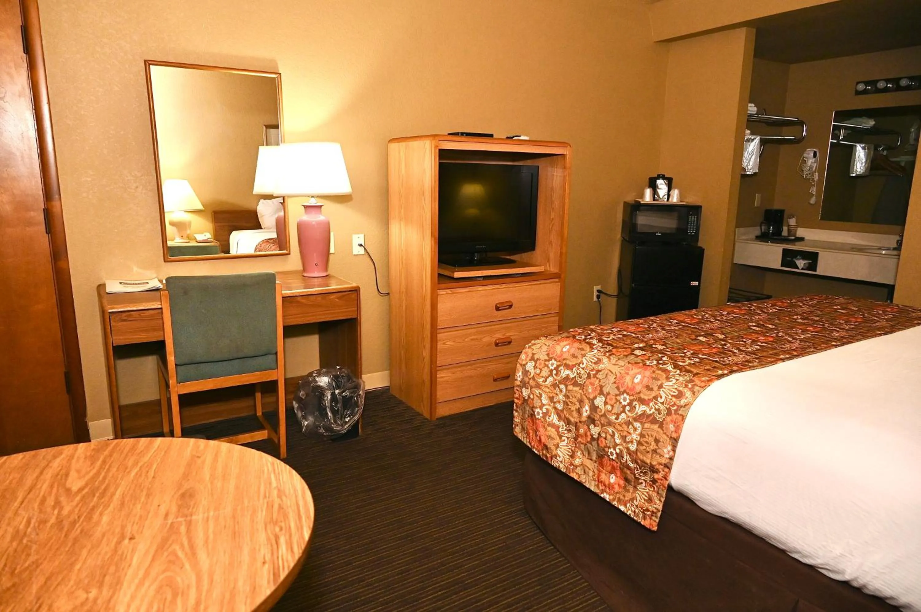 Bed in Fortune Inn & Suites