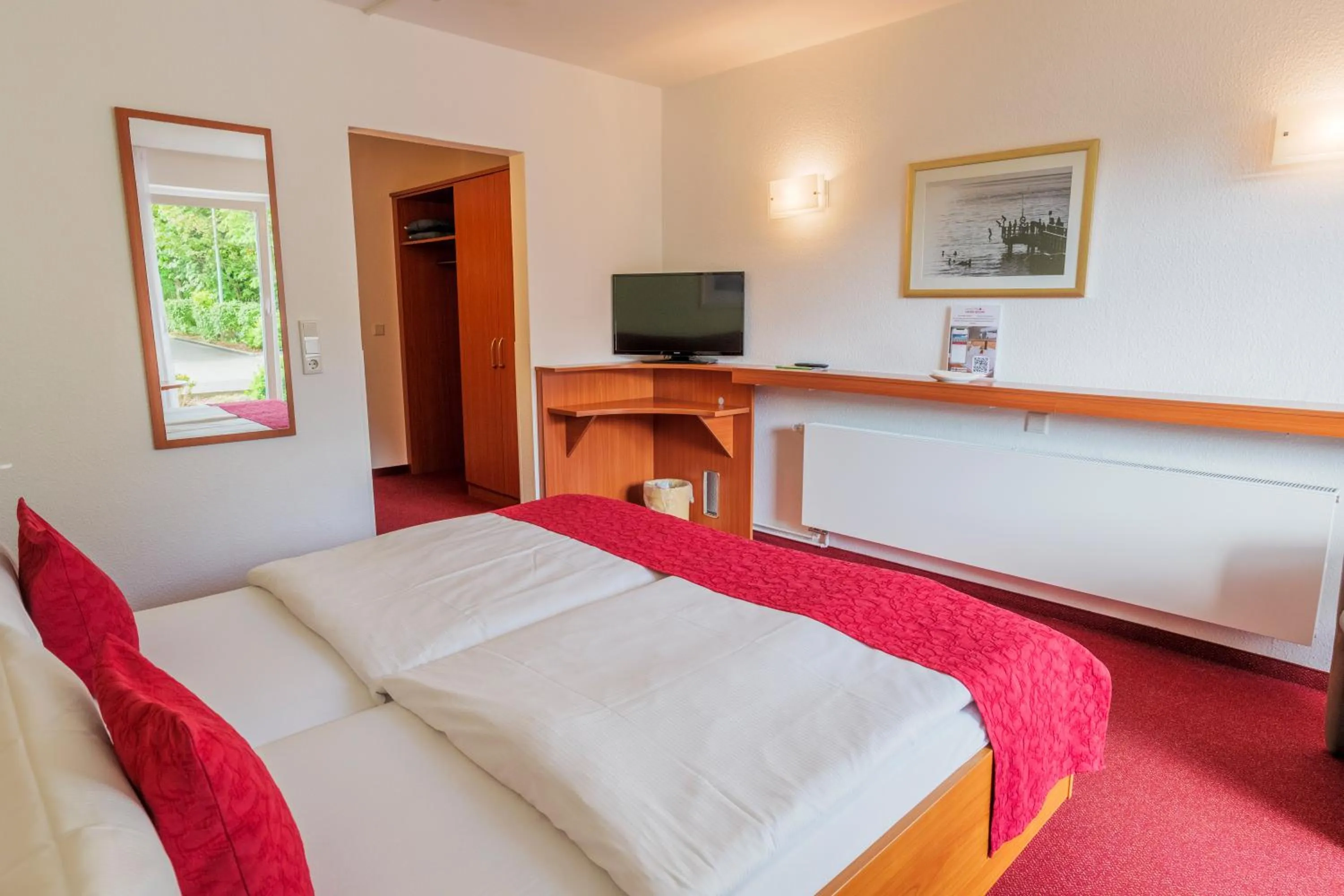 Bedroom, Bed in Hotel Hafen Büsum